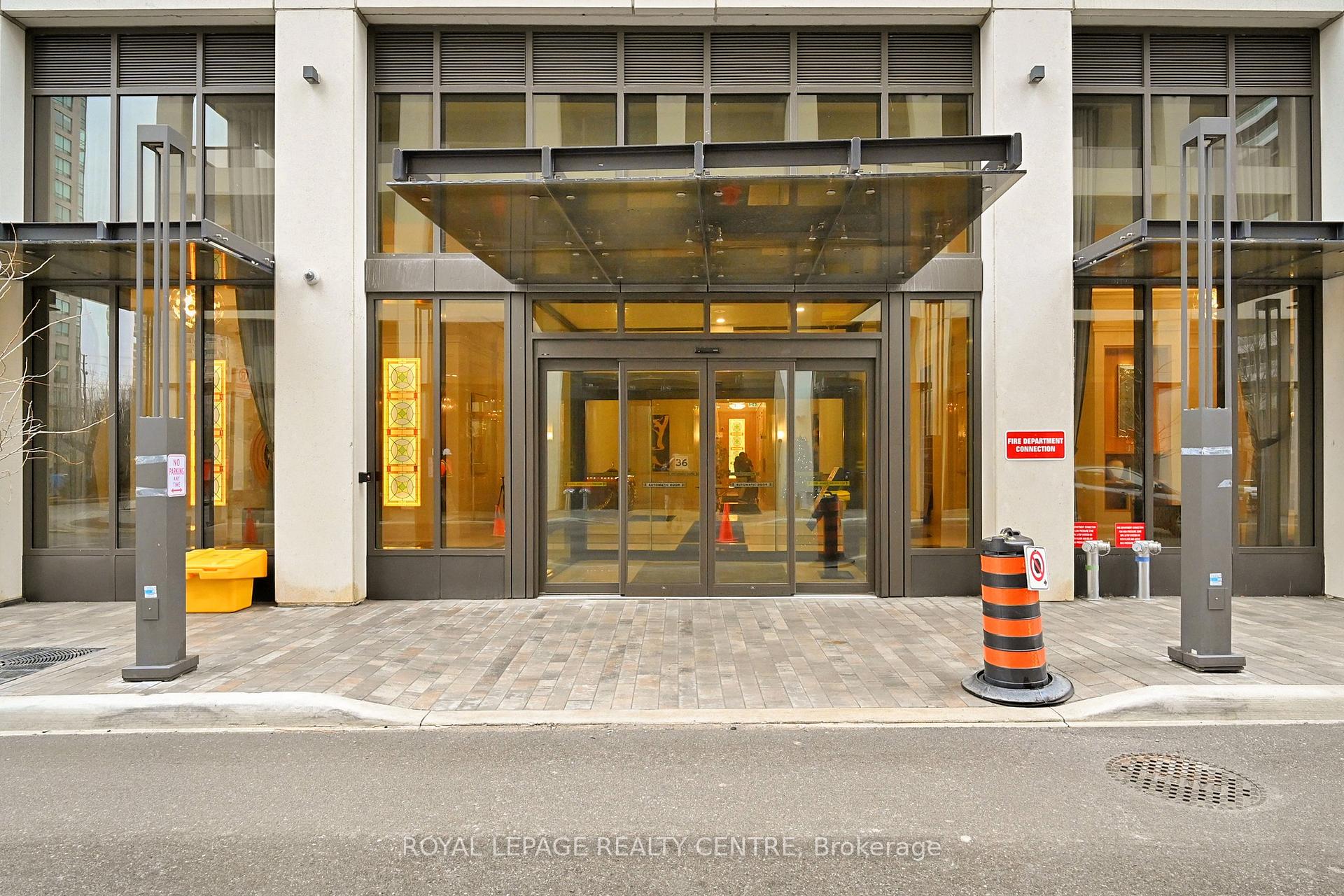 2 Bedrooms Condo at 36 ELM,  Mississauga For sale