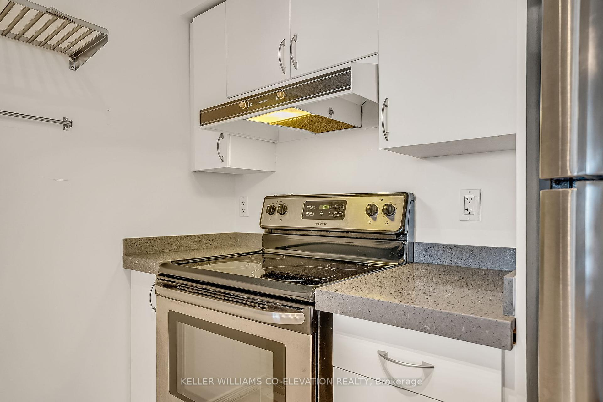 3 Bedrooms Condo at 60 Heintzman, Toronto For sale
