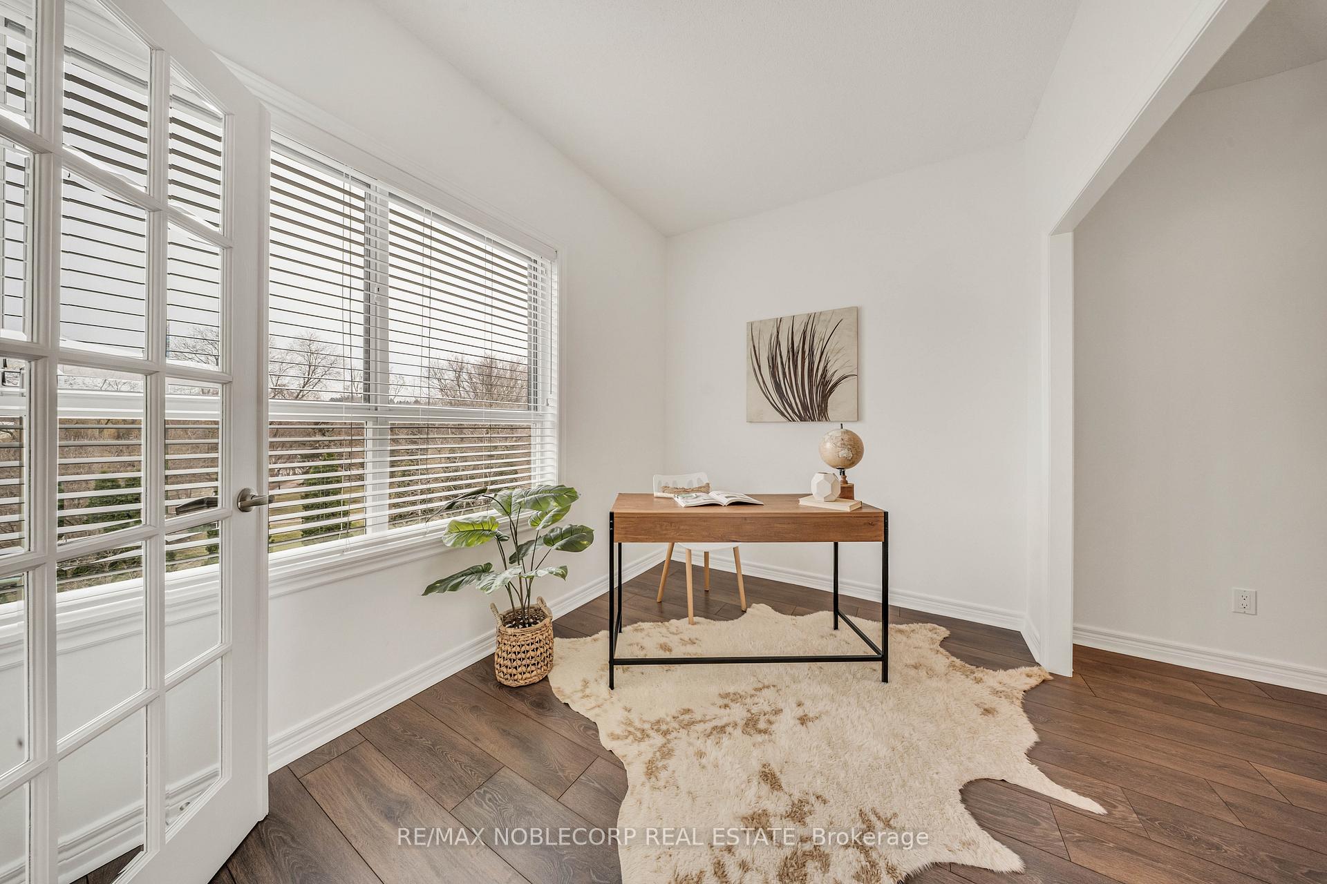 3 Bedrooms Condo at 121 Woodbridge, Vaughan For sale