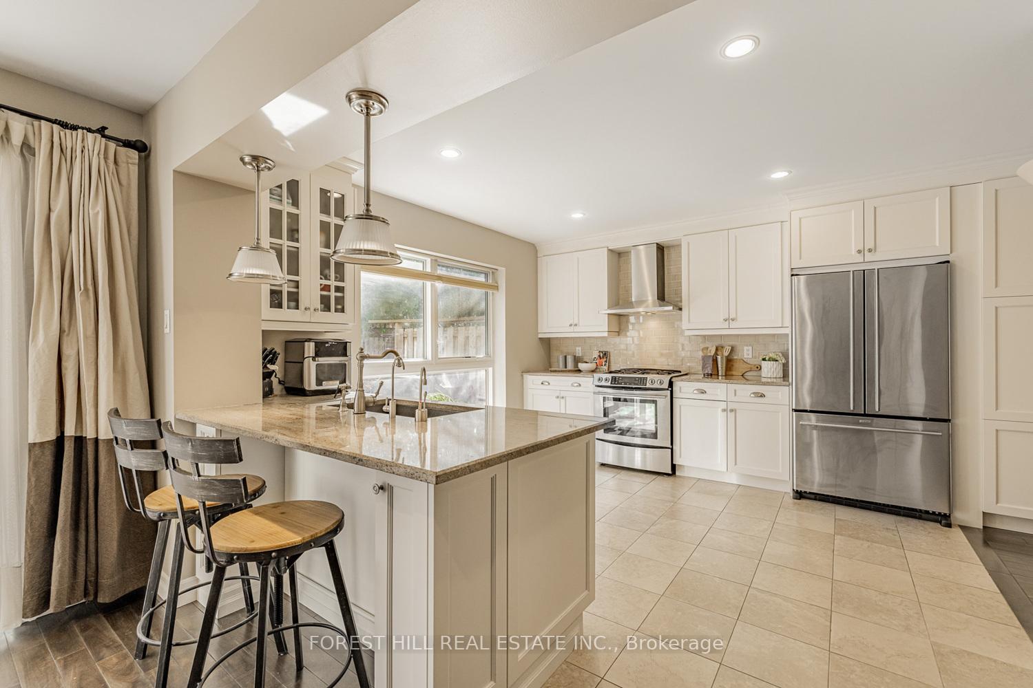 5 Bedrooms Condo at 21 Snowshoe Mill, Toronto For sale
