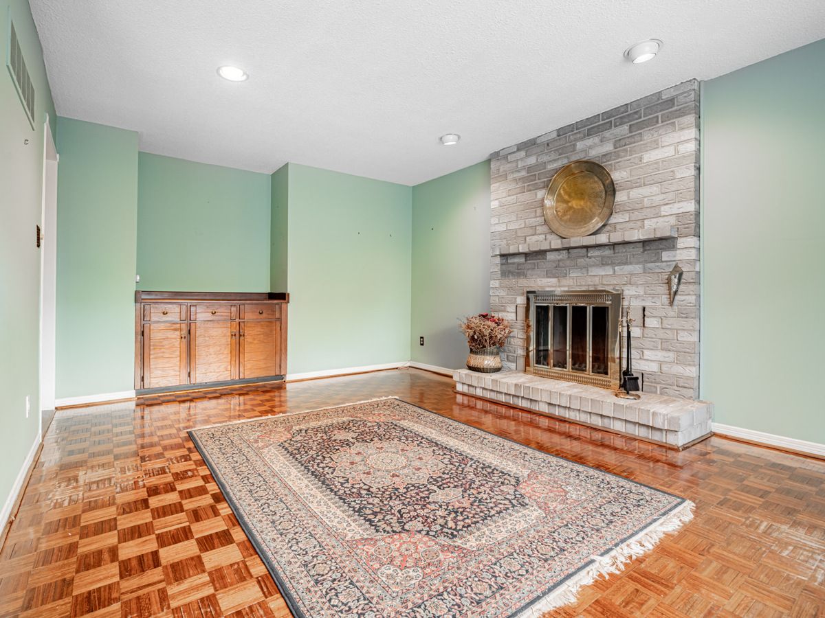 18 Finlayson Court W