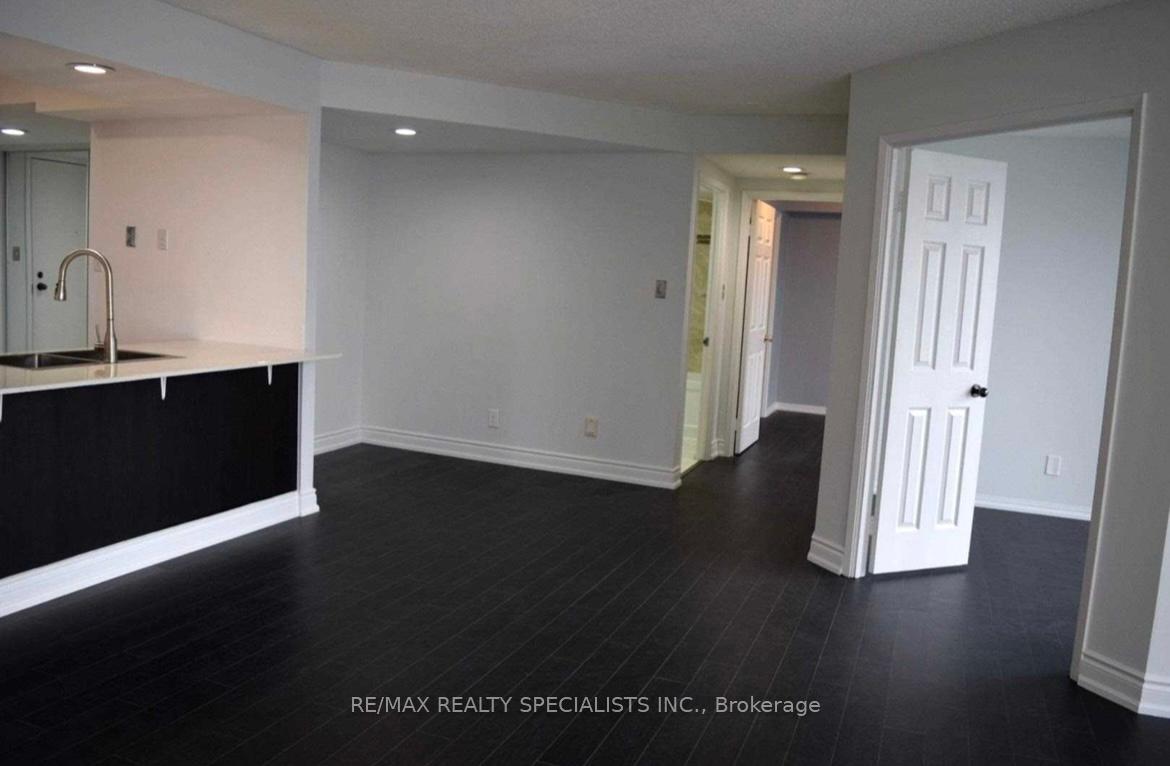 2 Bedrooms Condo at 50 Eglinton, Mississauga For sale
