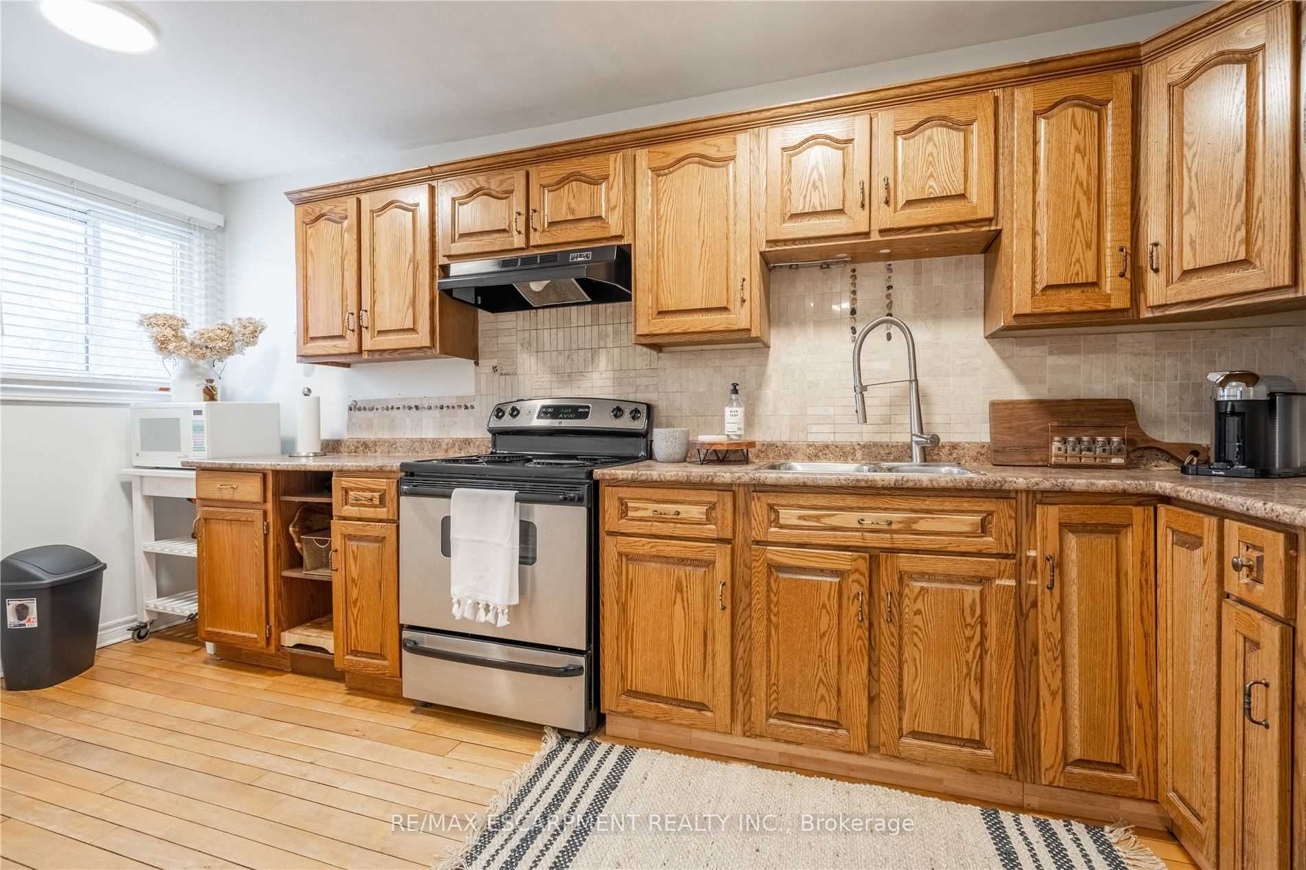 3 Bedrooms Condo at 500 Stone Church,  Hamilton For sale