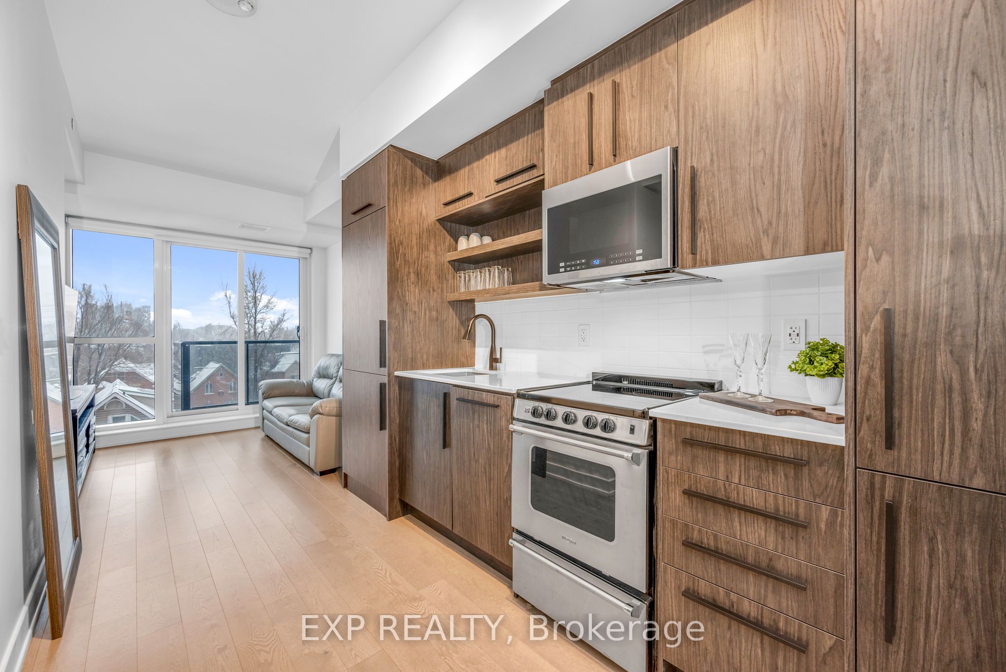 560 Rideau Street, #421
