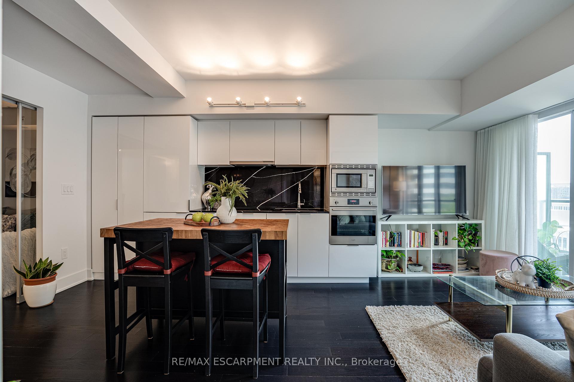 3 Bedrooms Condo at 955 BAY, Toronto For sale