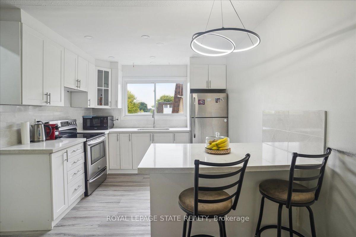 3 Bedrooms Condo at 36 Greendale,  Hamilton For sale