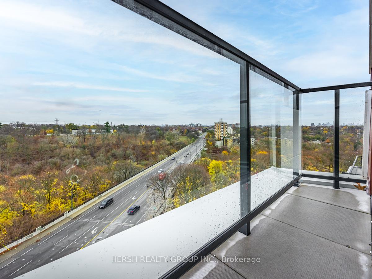 2 Bedrooms Condo at 160 Kingsway,  Toronto For sale