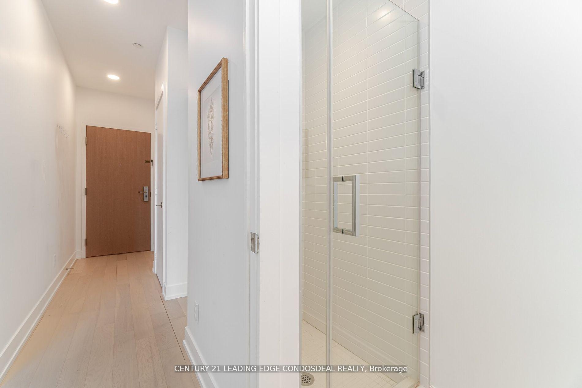 2 Bedrooms Condo at 7 Grenville, Toronto For sale