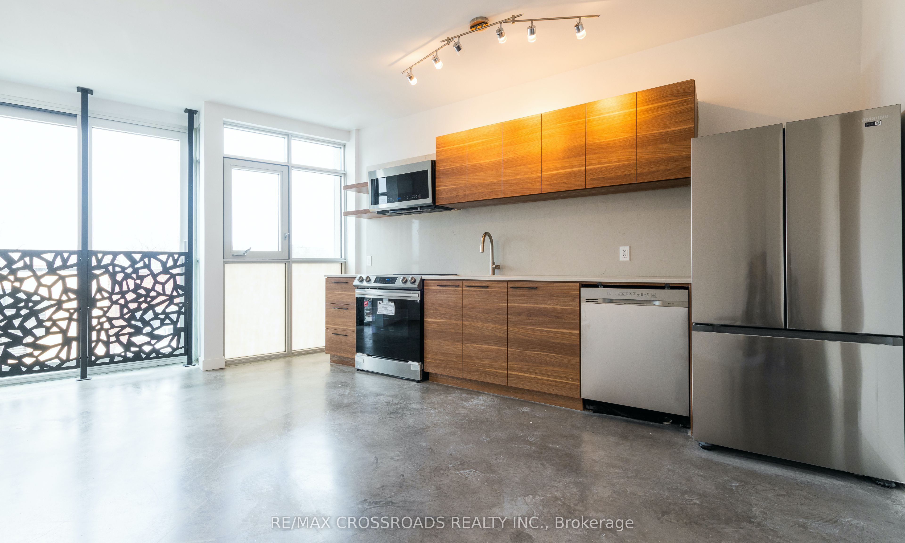 3333 Dundas Street W