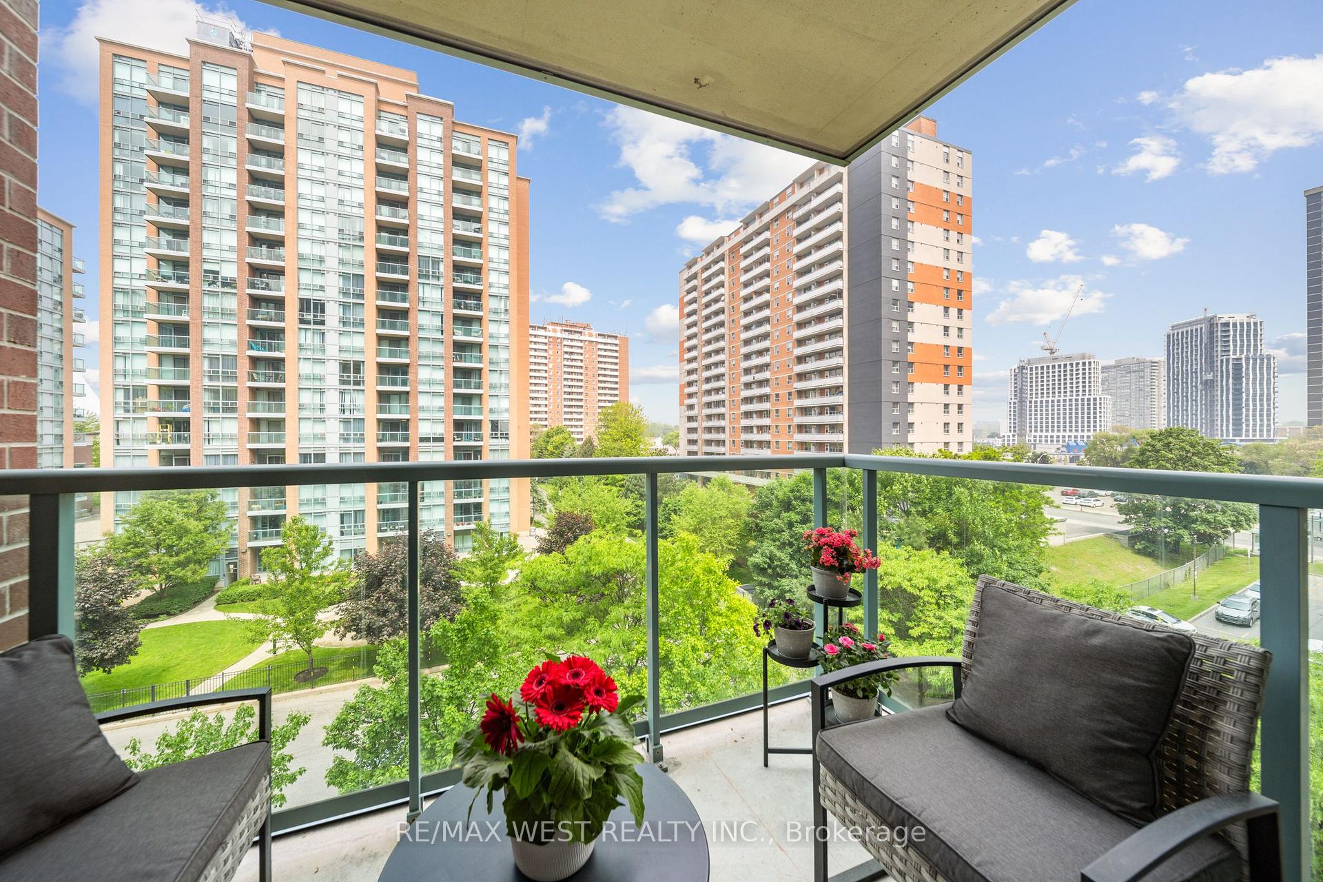 2 Bedrooms Condo at 7 Michael Power, Toronto For sale