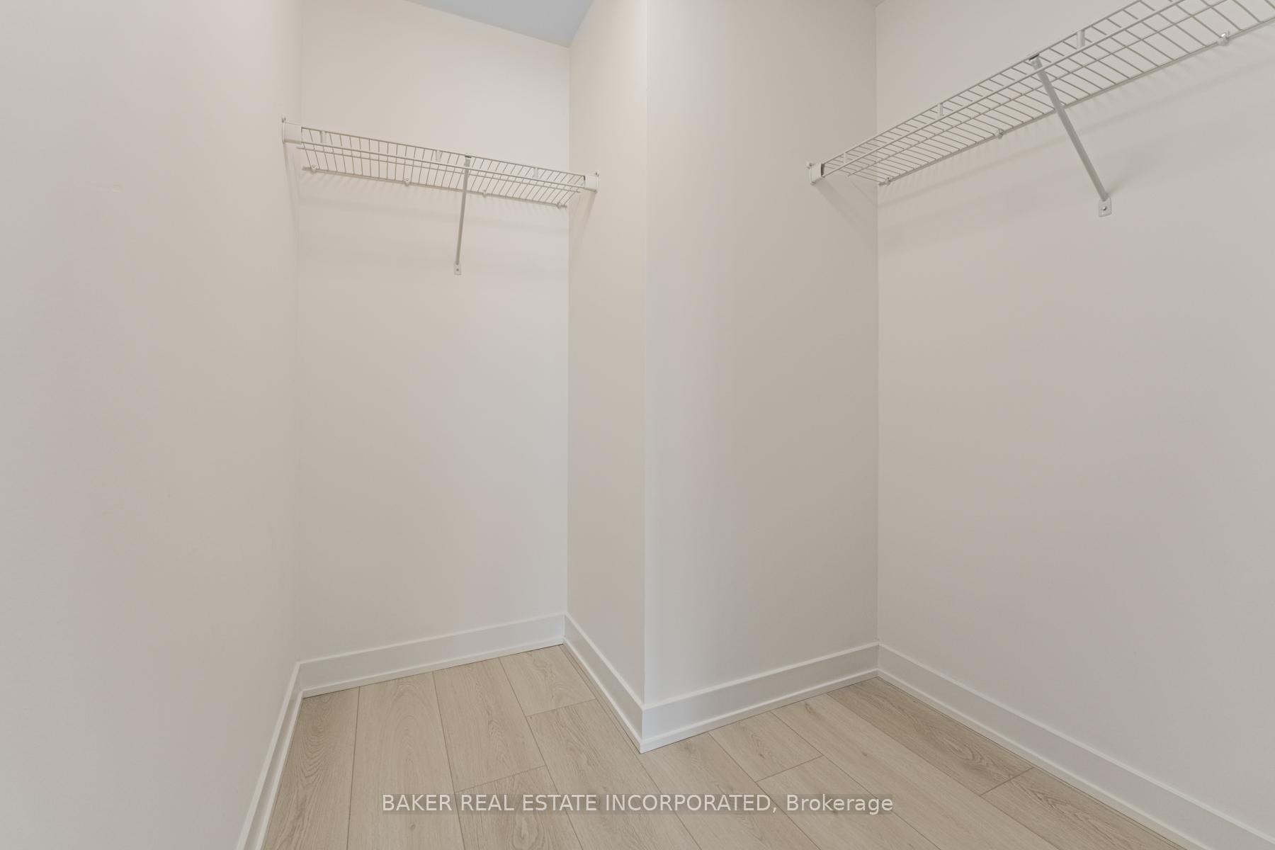 4 Bedrooms Condo at 3883 Quartz,  Mississauga For sale