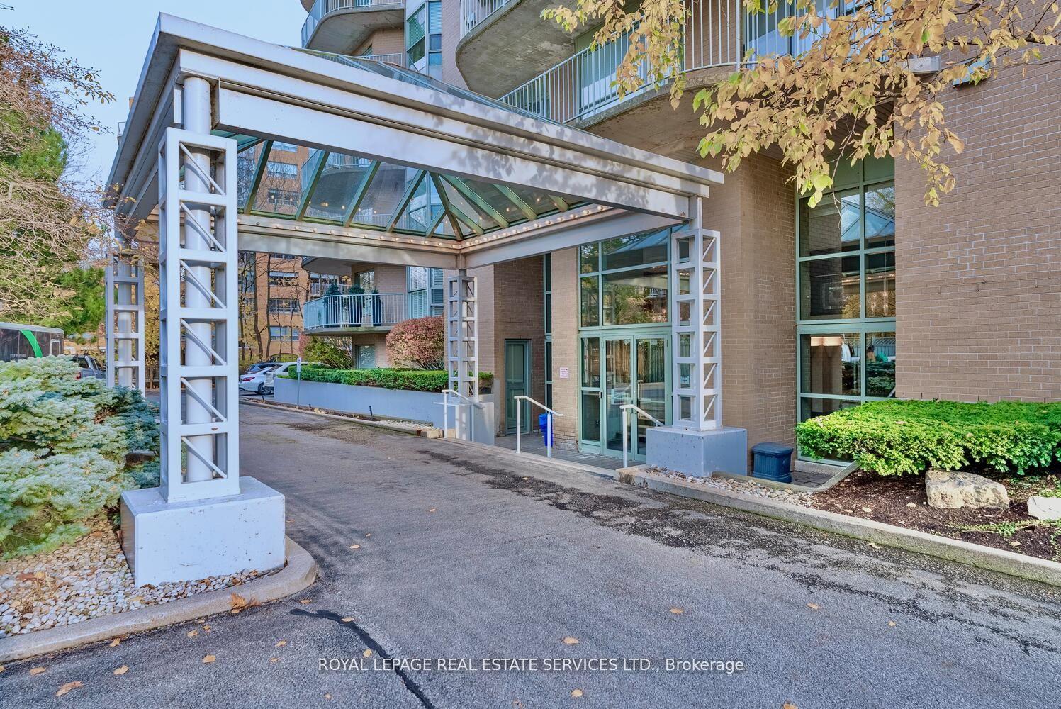 2 Bedrooms Condo at 2190 Lakeshore,  Burlington For sale