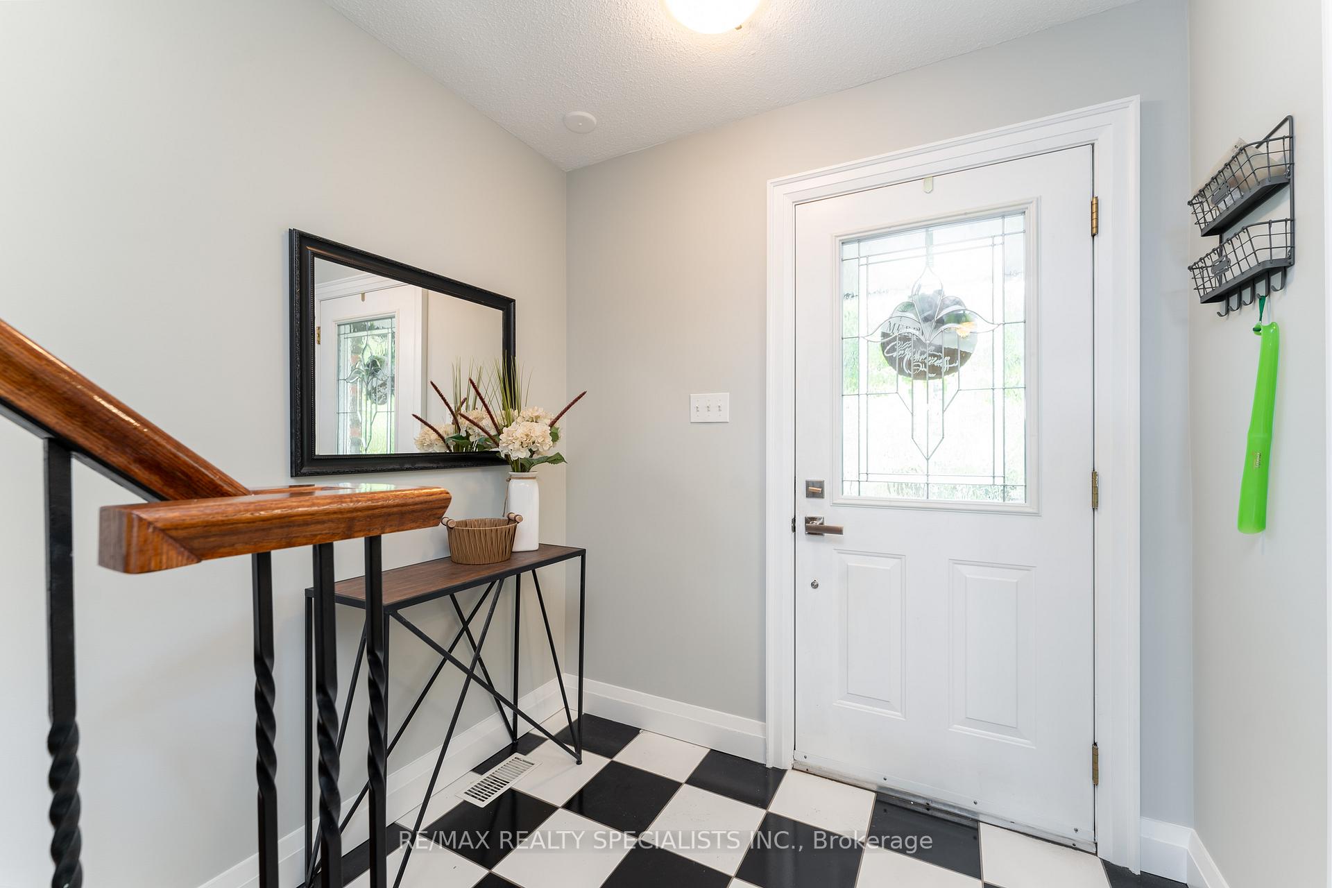 4 Bedrooms Condo at 2230 Upper Middle, Burlington For sale