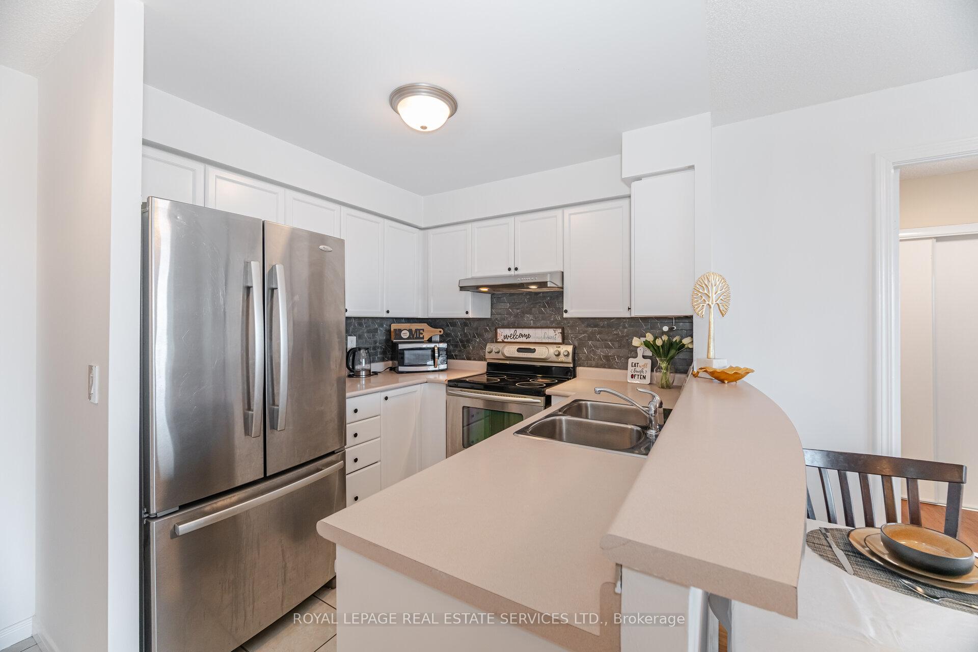 2 Bedrooms Condo at 2585 Erin Centre,  Mississauga For sale