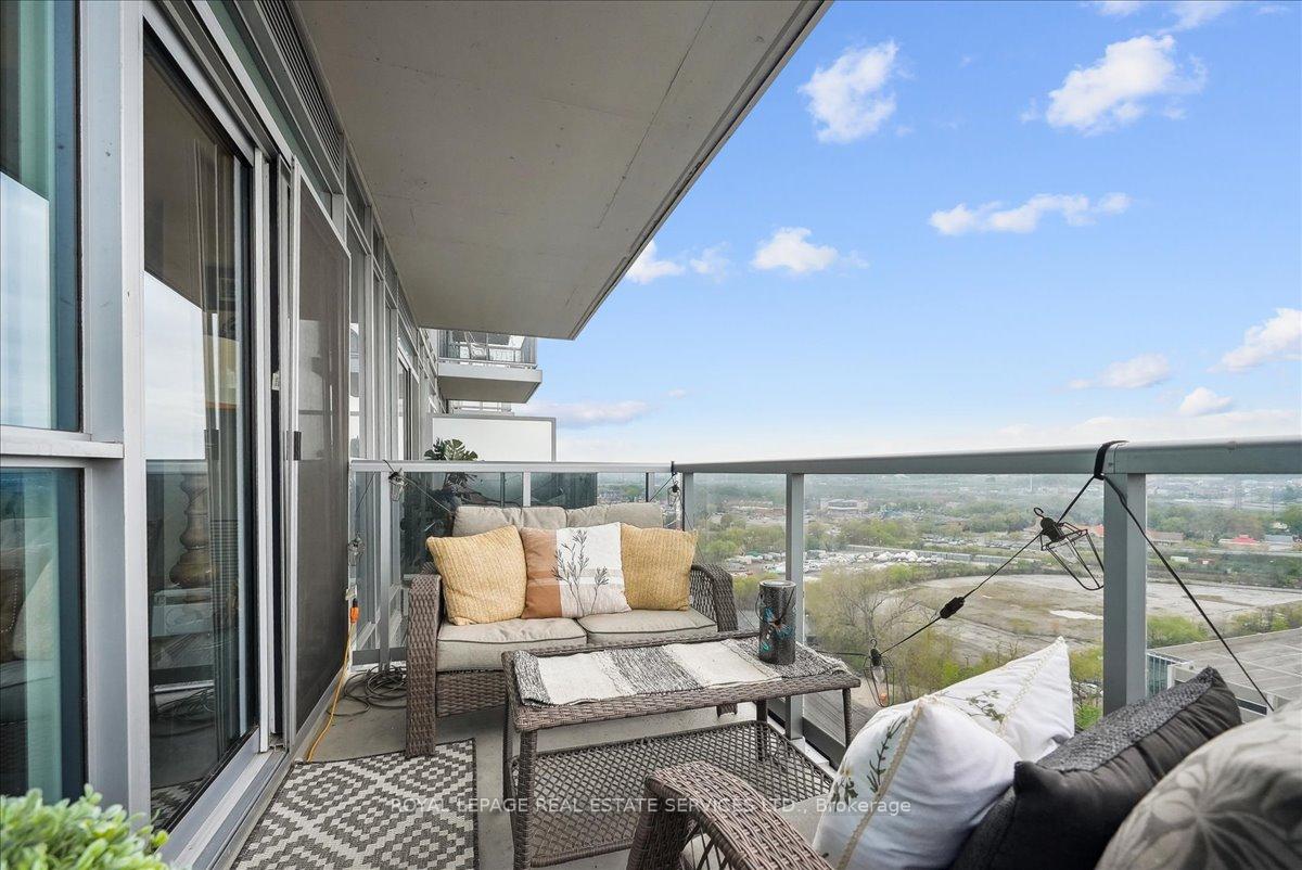 2 Bedrooms Condo at 2081 Fairview, Burlington For sale