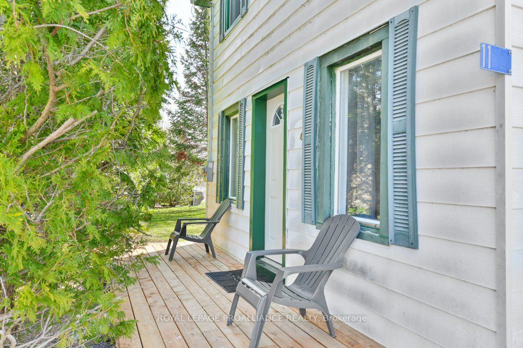 11 Queen Lane, Quinte West, ON K0K 2C0