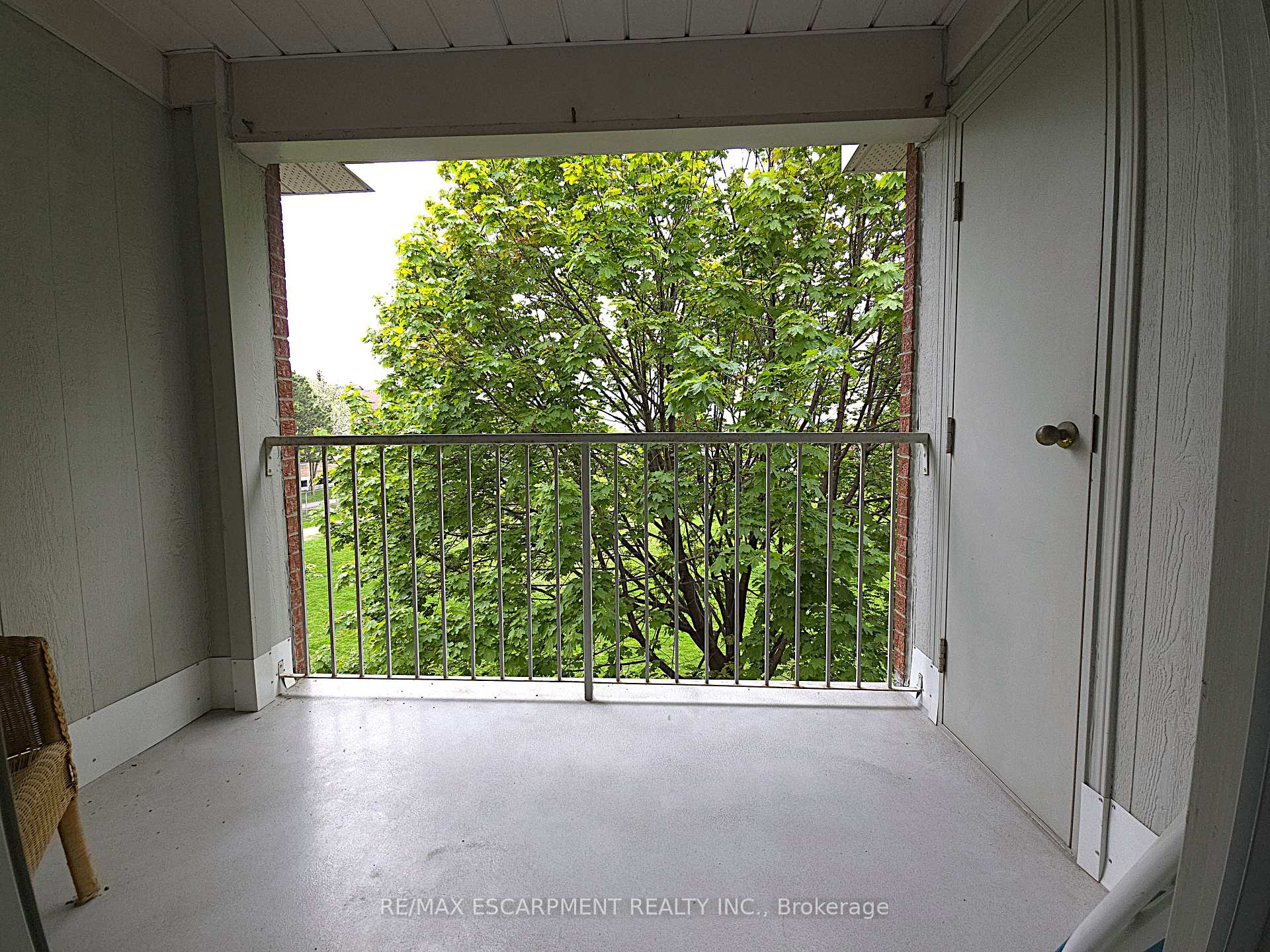 3 Bedrooms Condo at 101 Bristol, Mississauga For sale