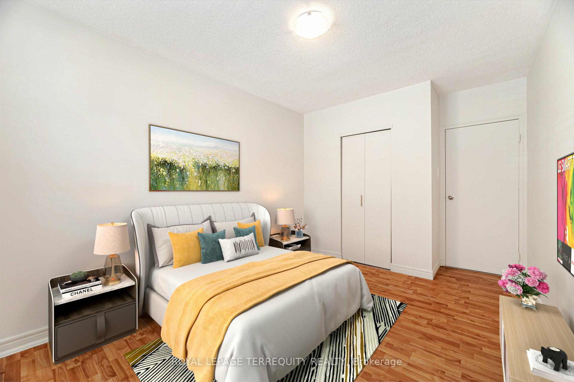 2 Bedrooms Condo at 81 Charlton, Hamilton For sale