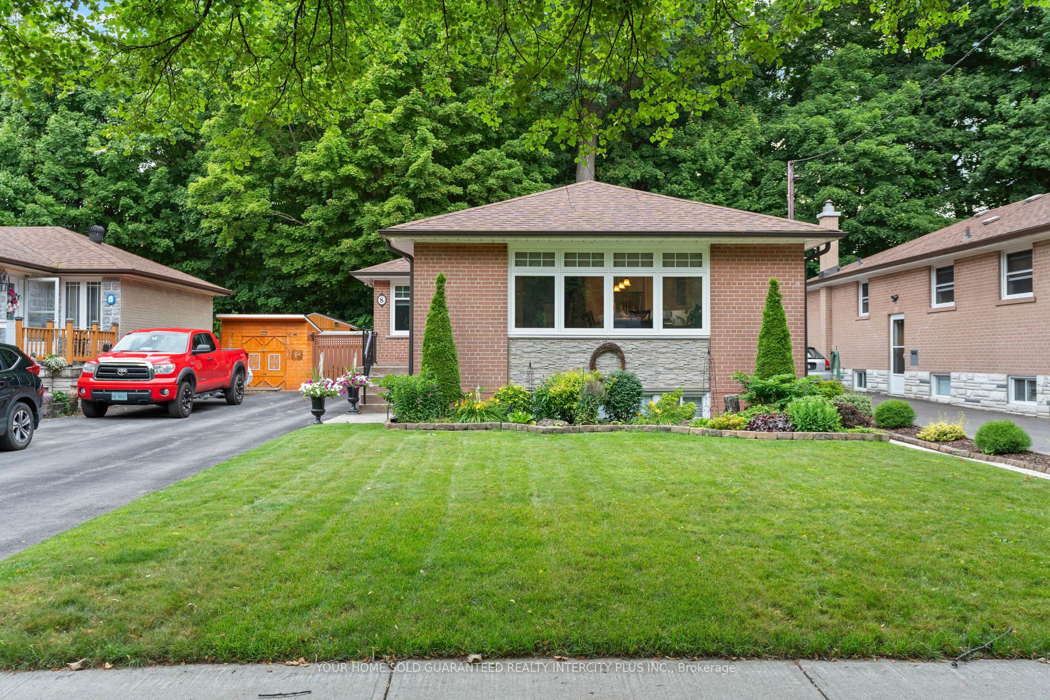 8 Neapolitan Drive