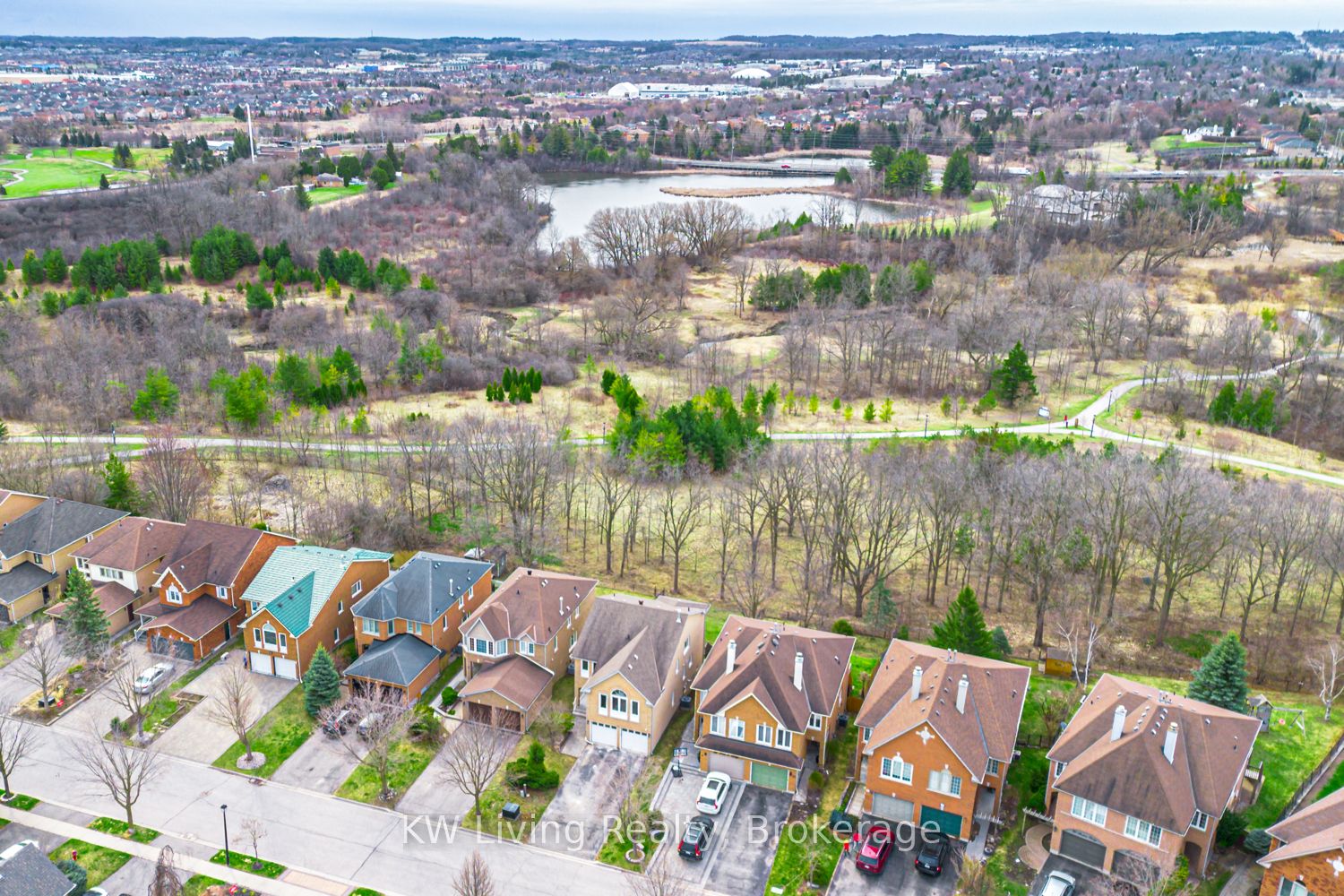 46 Foxtail Ridge, Newmarket, ON L3X 1Z6