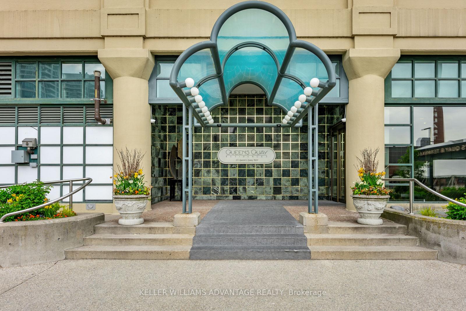 5 Bedrooms Condo at 211 Queens, Toronto For sale