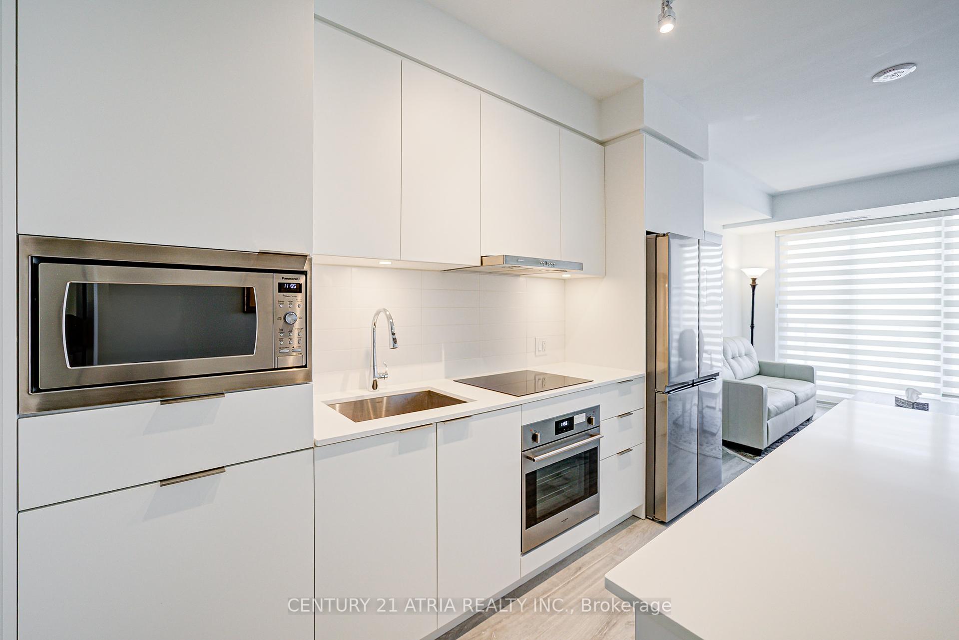 3 Bedrooms Condo at 7 Golden Lion, Toronto For sale