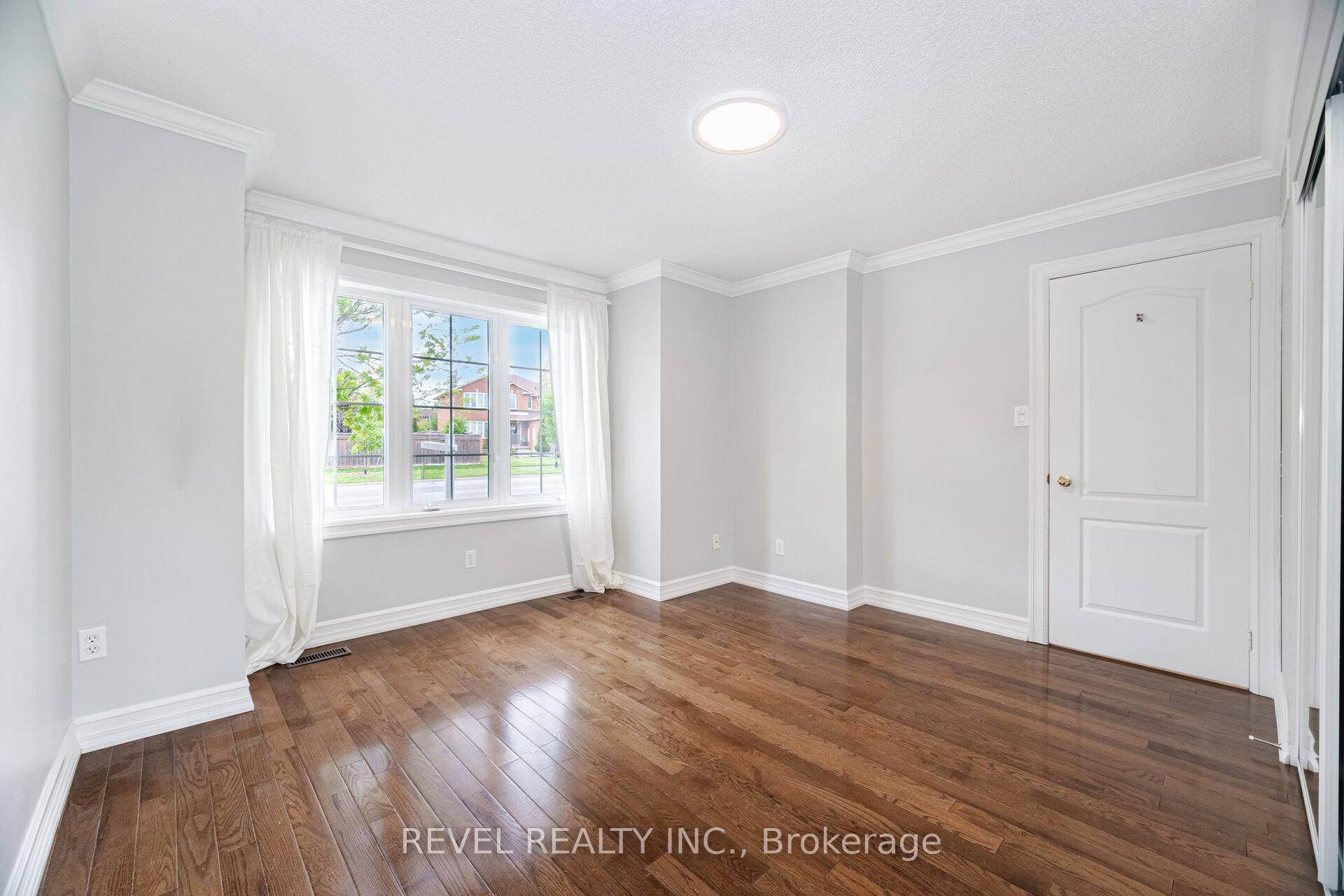 2 Bedrooms Condo at 1489 Heritage, Oakville For sale