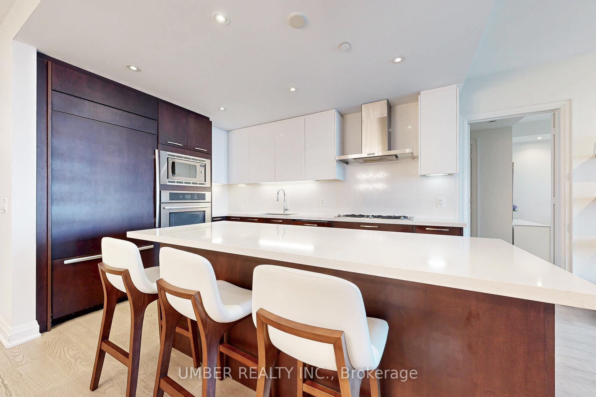 2 Bedrooms Condo at 11 Bronte, Oakville For sale