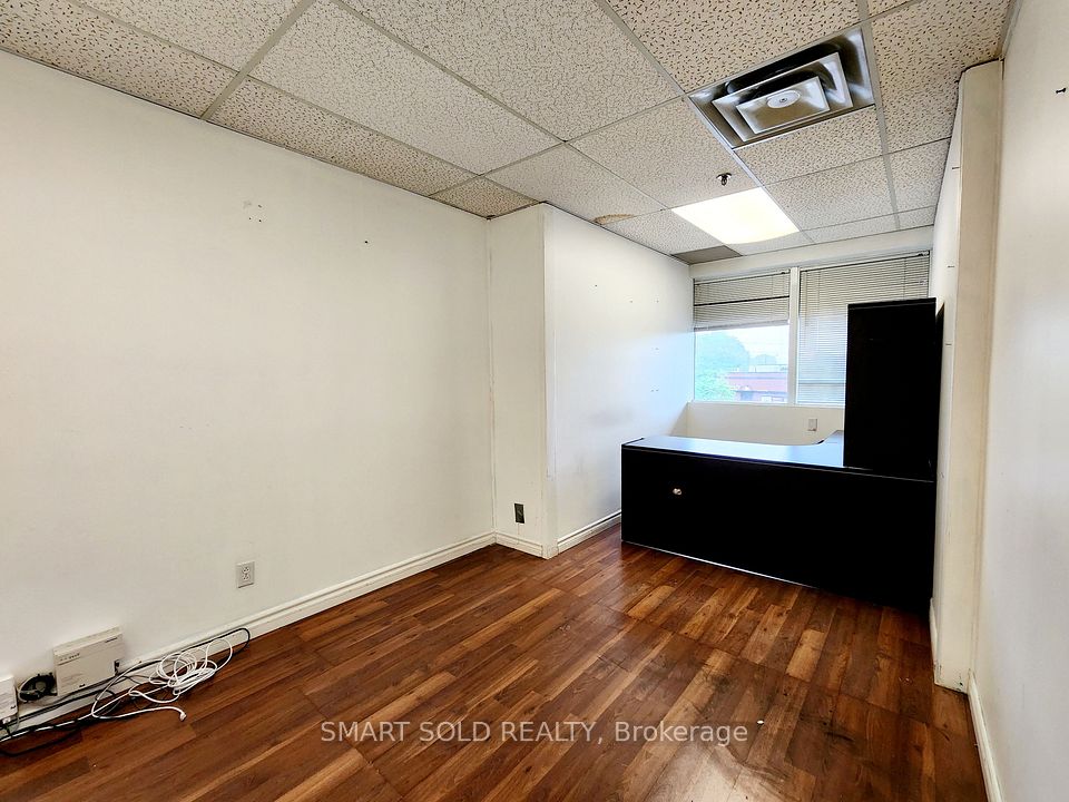 2428 Islington