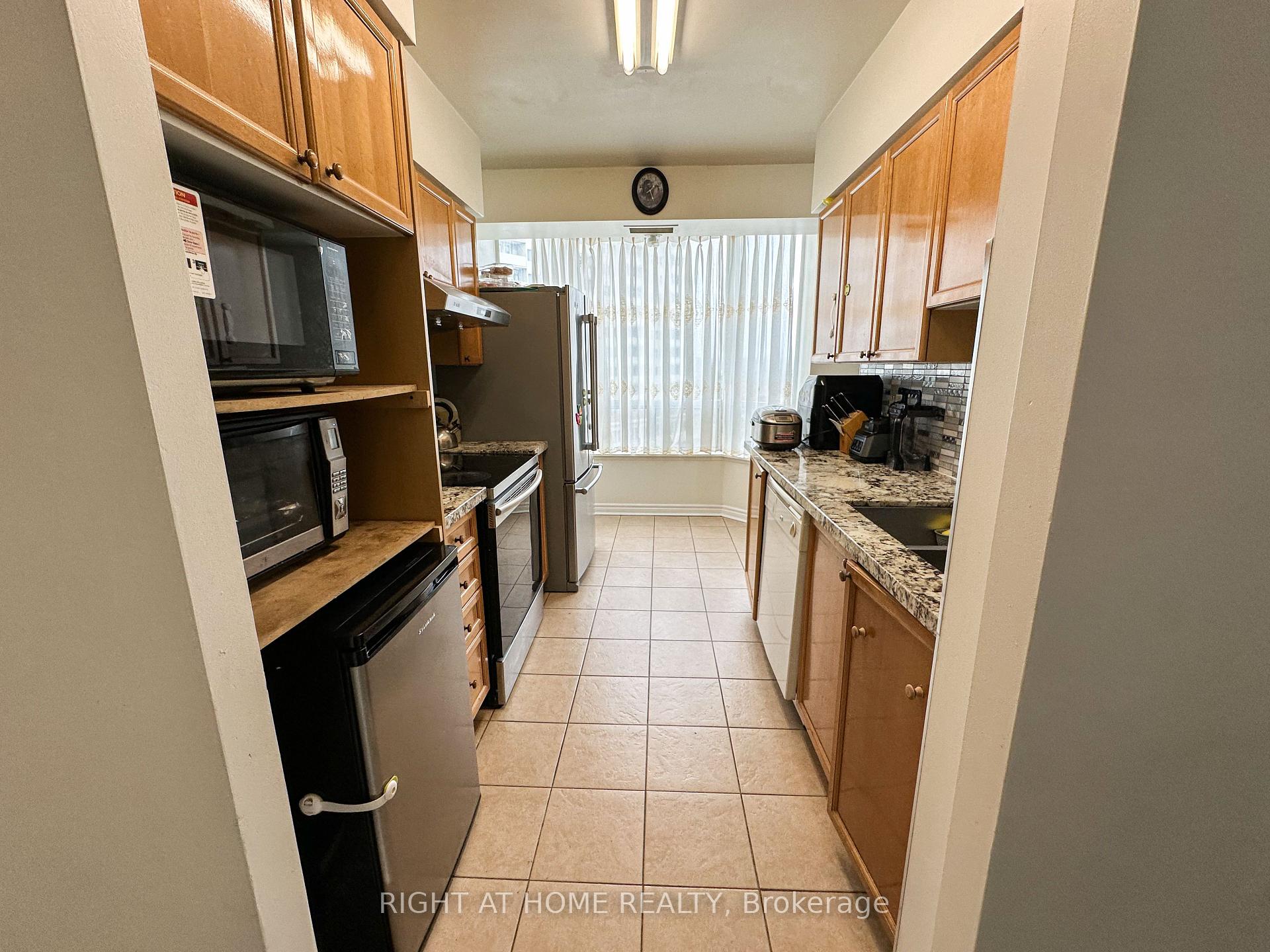 3 Bedrooms Condo at 2088 Lawrence, Toronto For sale