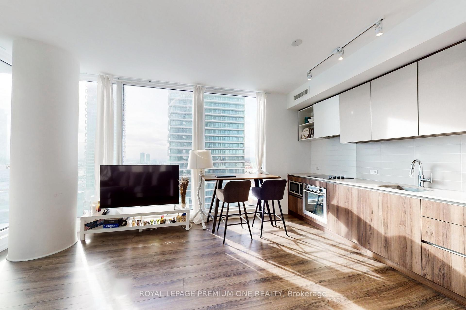 2 Bedrooms Condo at 1000 Portage,  Vaughan For sale