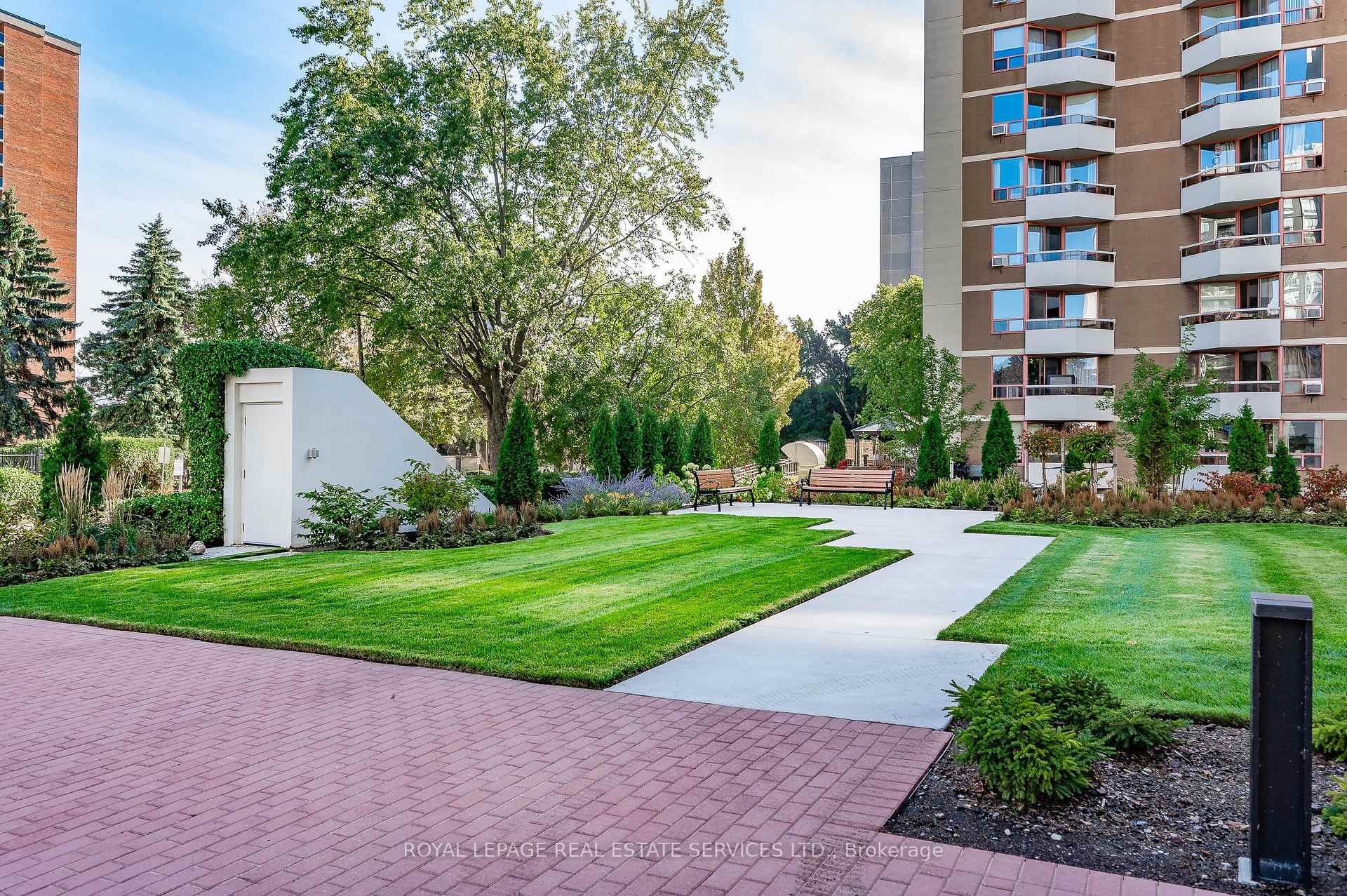 2 Bedrooms Condo at 2185 Marine,  Oakville For sale