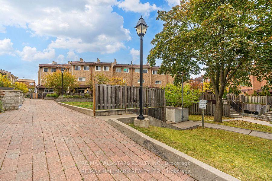 3 Bedrooms Condo at 50 Golf Club, Toronto For sale