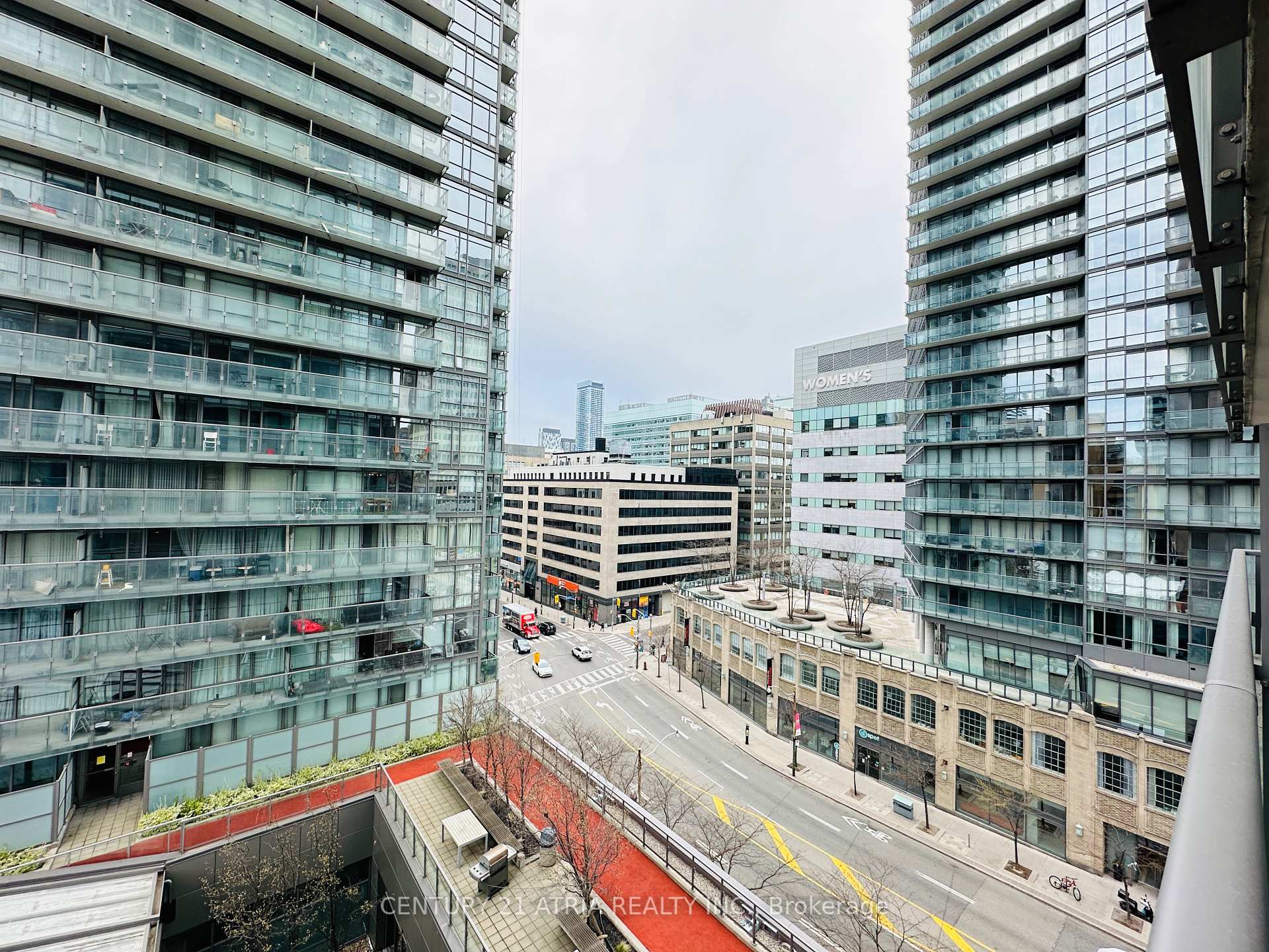 2 Bedrooms Condo at 37 Grosvenor,  Toronto For sale