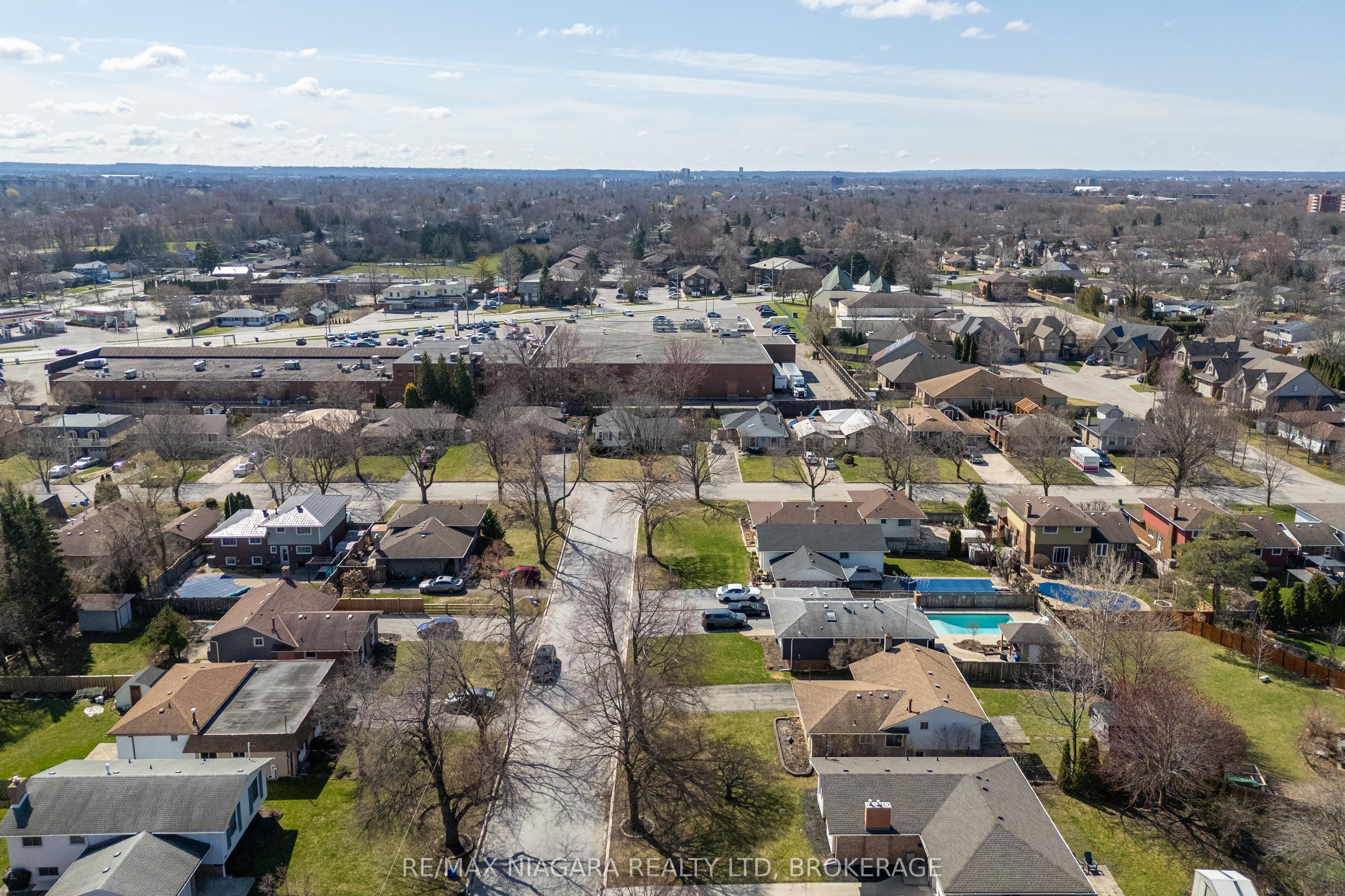 7 Ameer Drive, St. Catharines, ON L2N 3S9