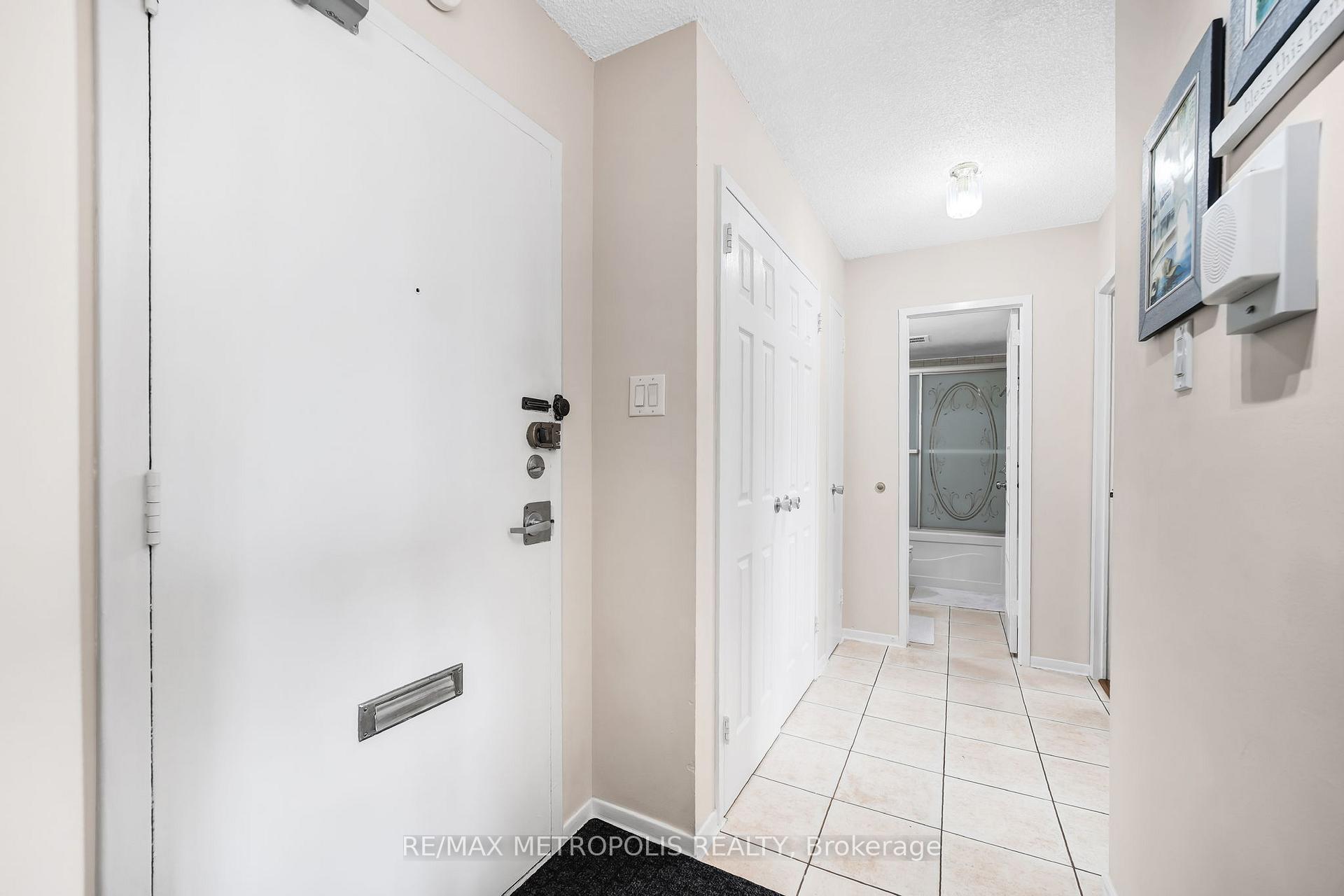 3 Bedrooms Condo at 5 Parkway Forest, Toronto For sale