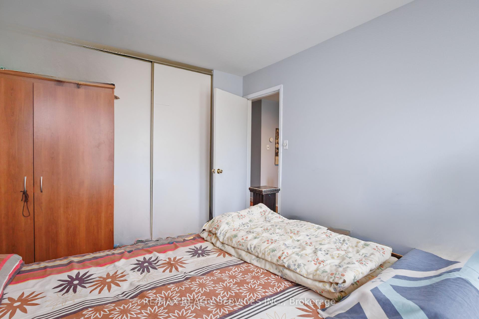 5 Bedrooms Condo at 2075 Warden,  Toronto For sale