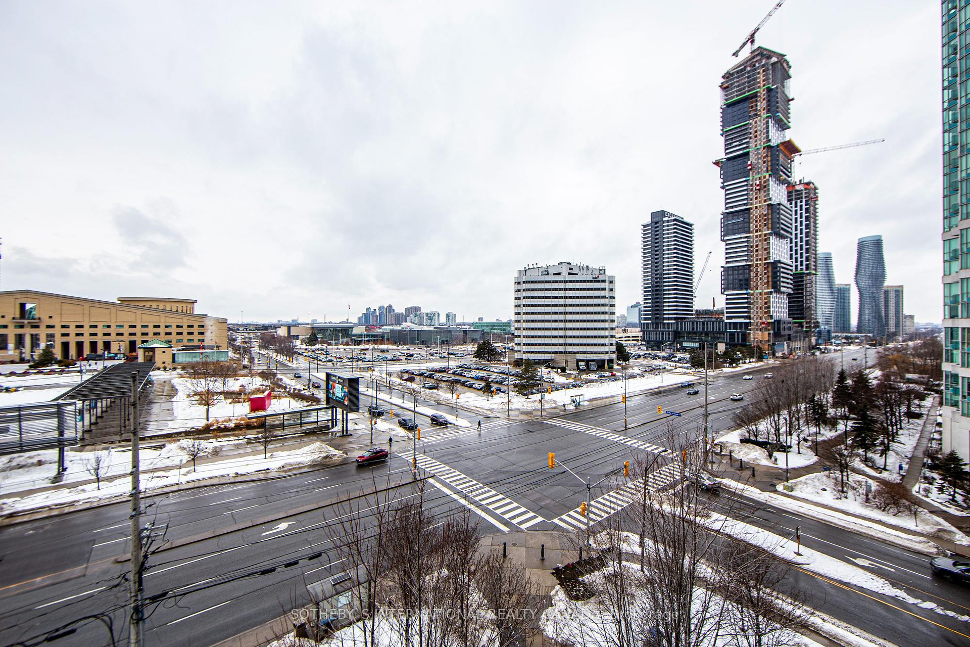 3 Bedrooms Condo at 3888 Duke Of York,  Mississauga For sale
