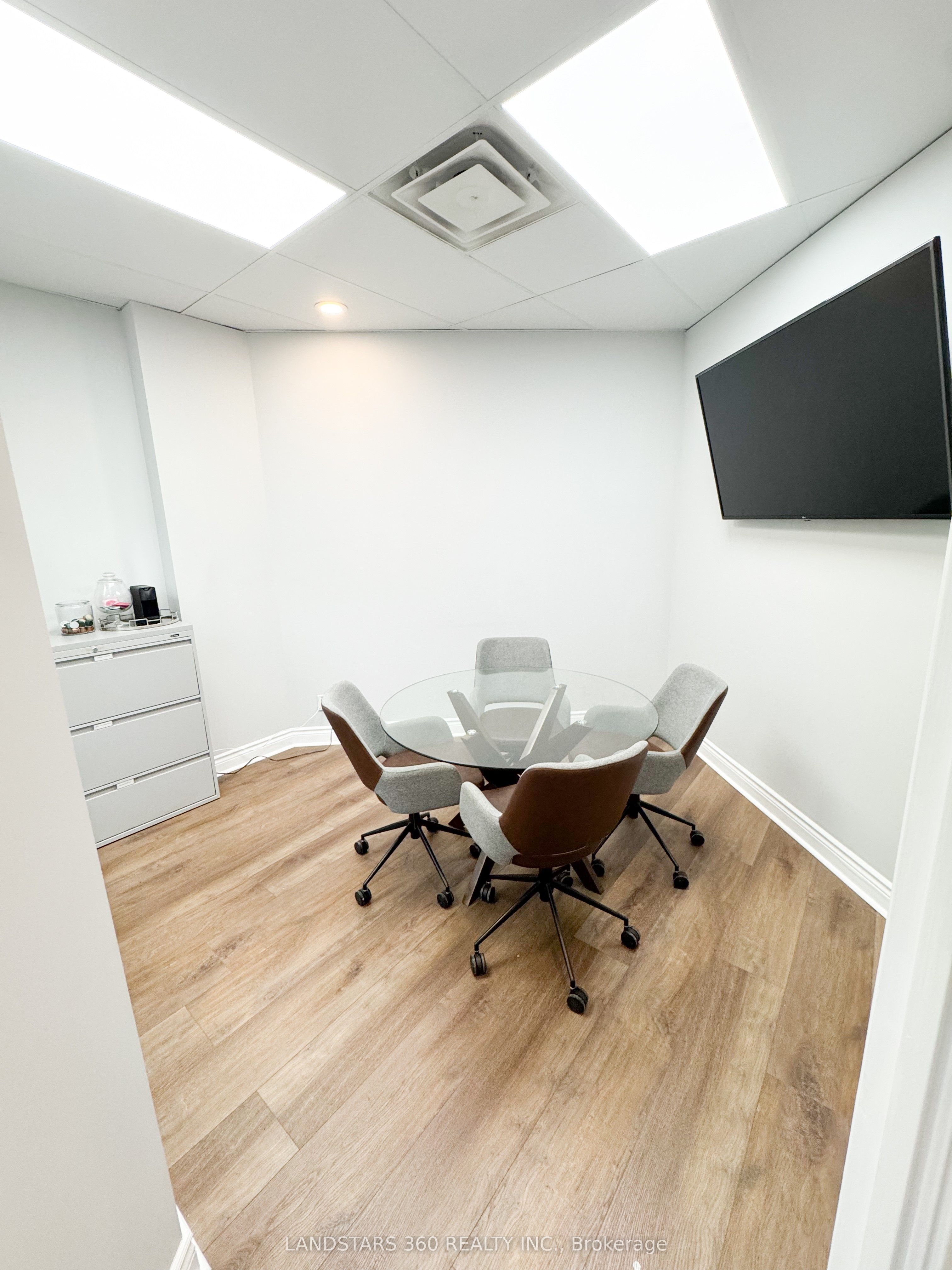 9140 Leslie Street, #407