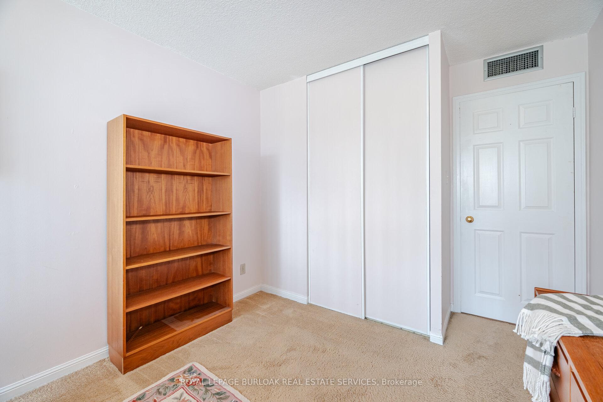 2 Bedrooms Condo at 1230 Marlborough, Oakville For sale