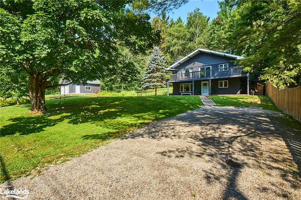 1054 CHARLIE THOMPSON Road Lake of Bays Ontario P0A 1H0