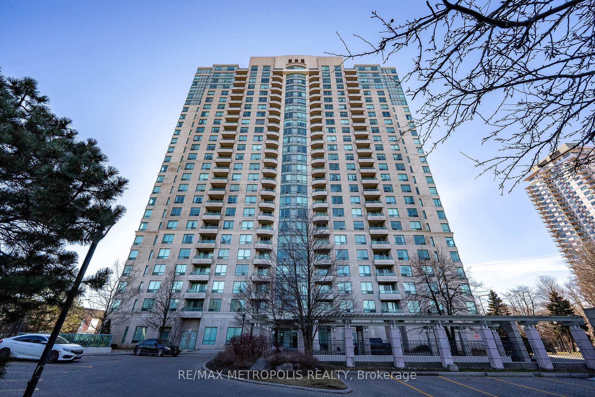2 Bedrooms Condo at 61 Town Centre, Toronto For sale