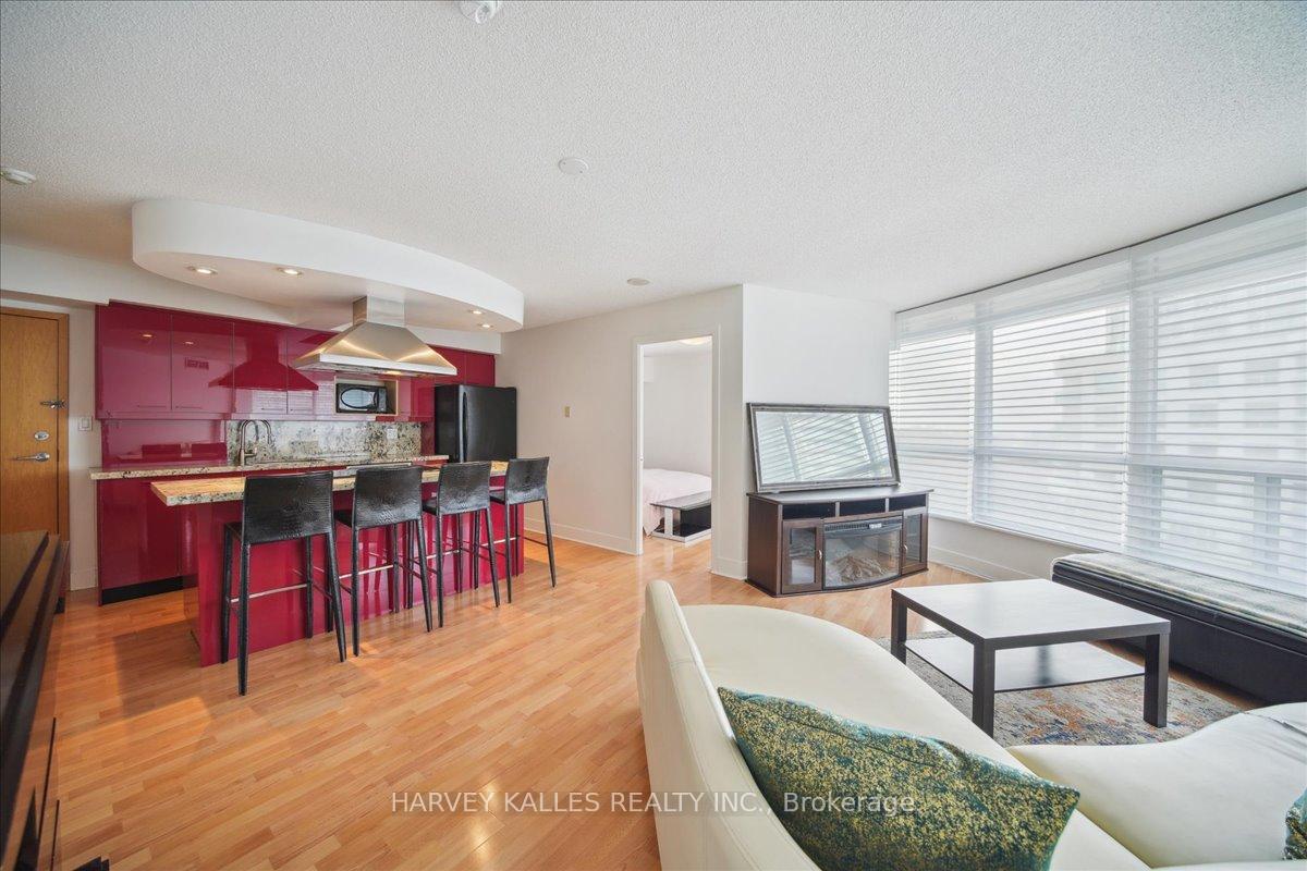 2 Bedrooms Condo at 550 Queens, Toronto For sale