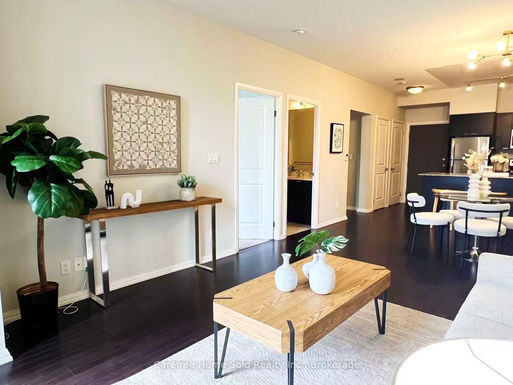 2 Bedrooms Condo at 35 Hayden, Toronto For sale