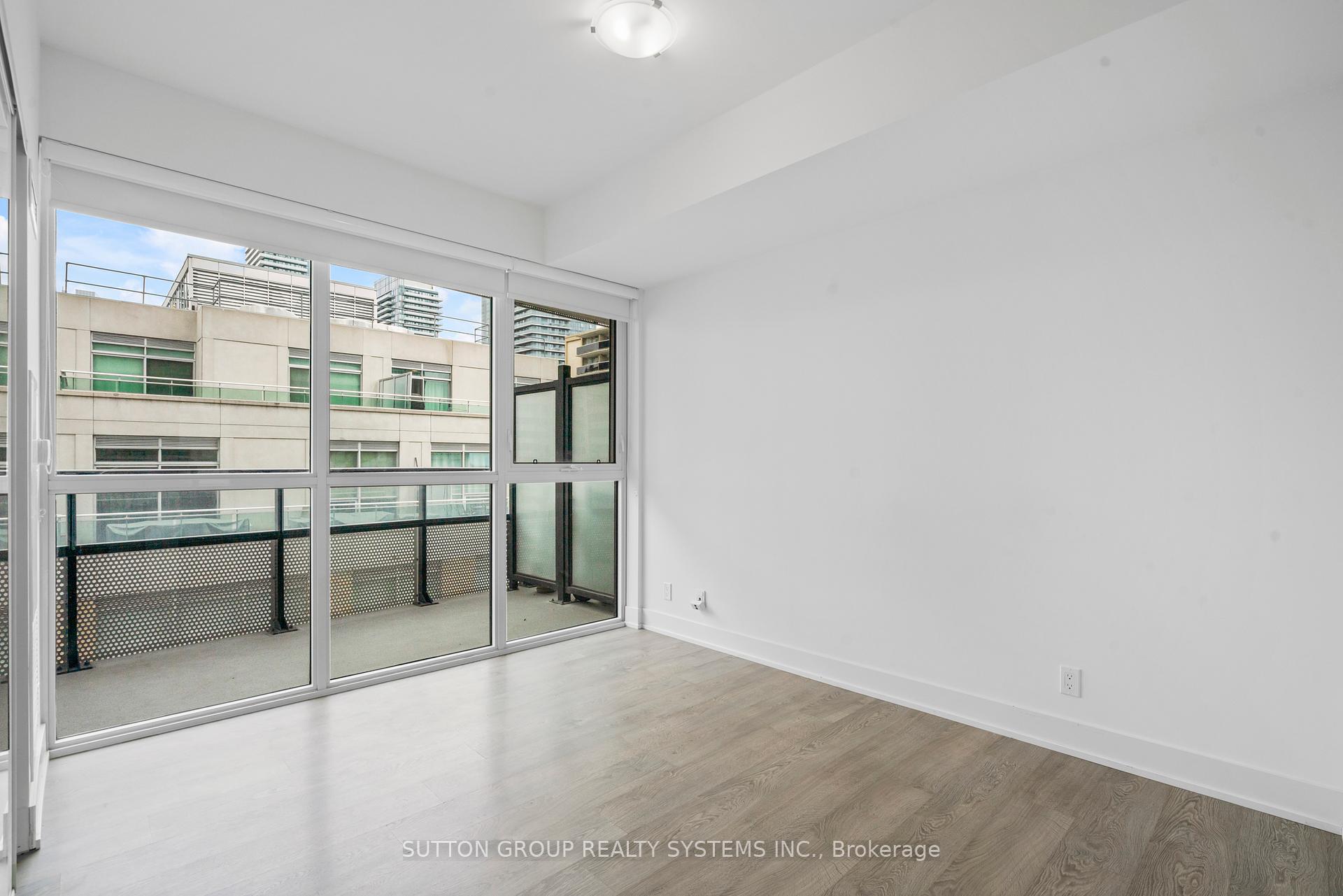 2 Bedrooms Condo at 11 Lillian, Toronto For sale