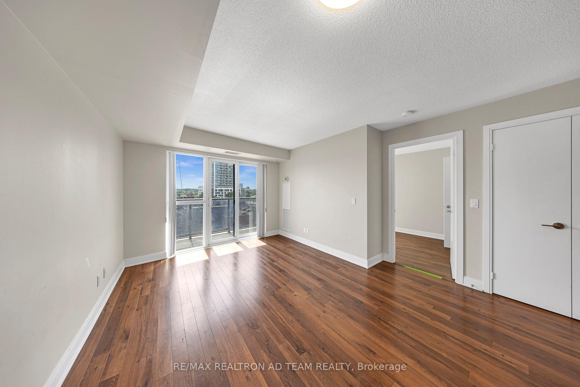 2 Bedrooms Condo at 125 Village Green, Toronto For sale
