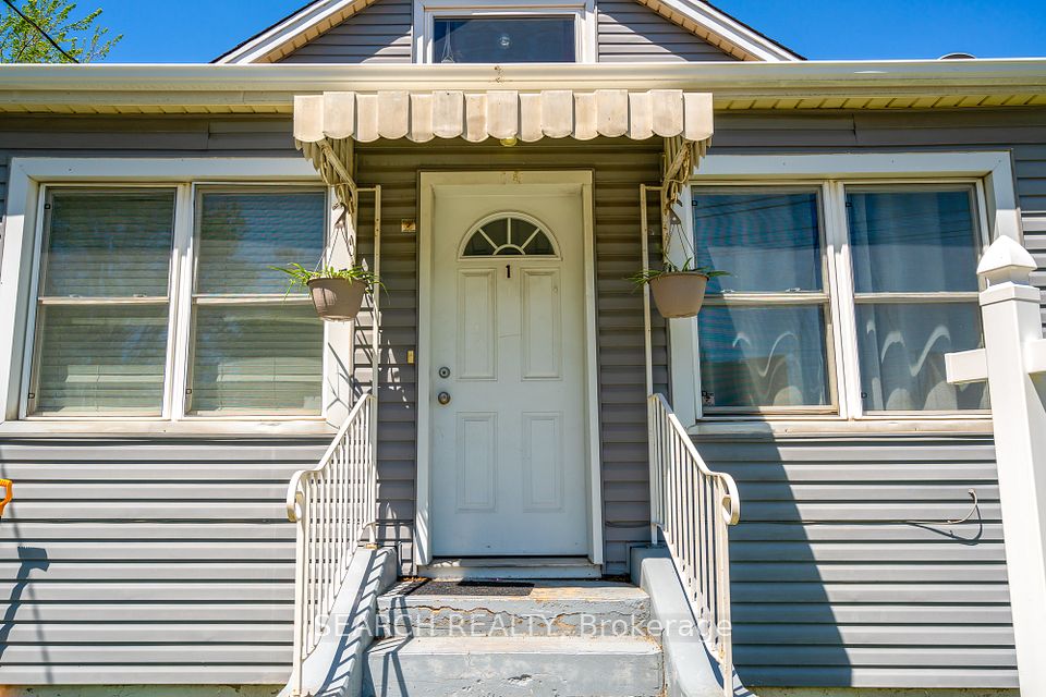 15 Delaware Street, St. Catharines, ON L2M 5L9