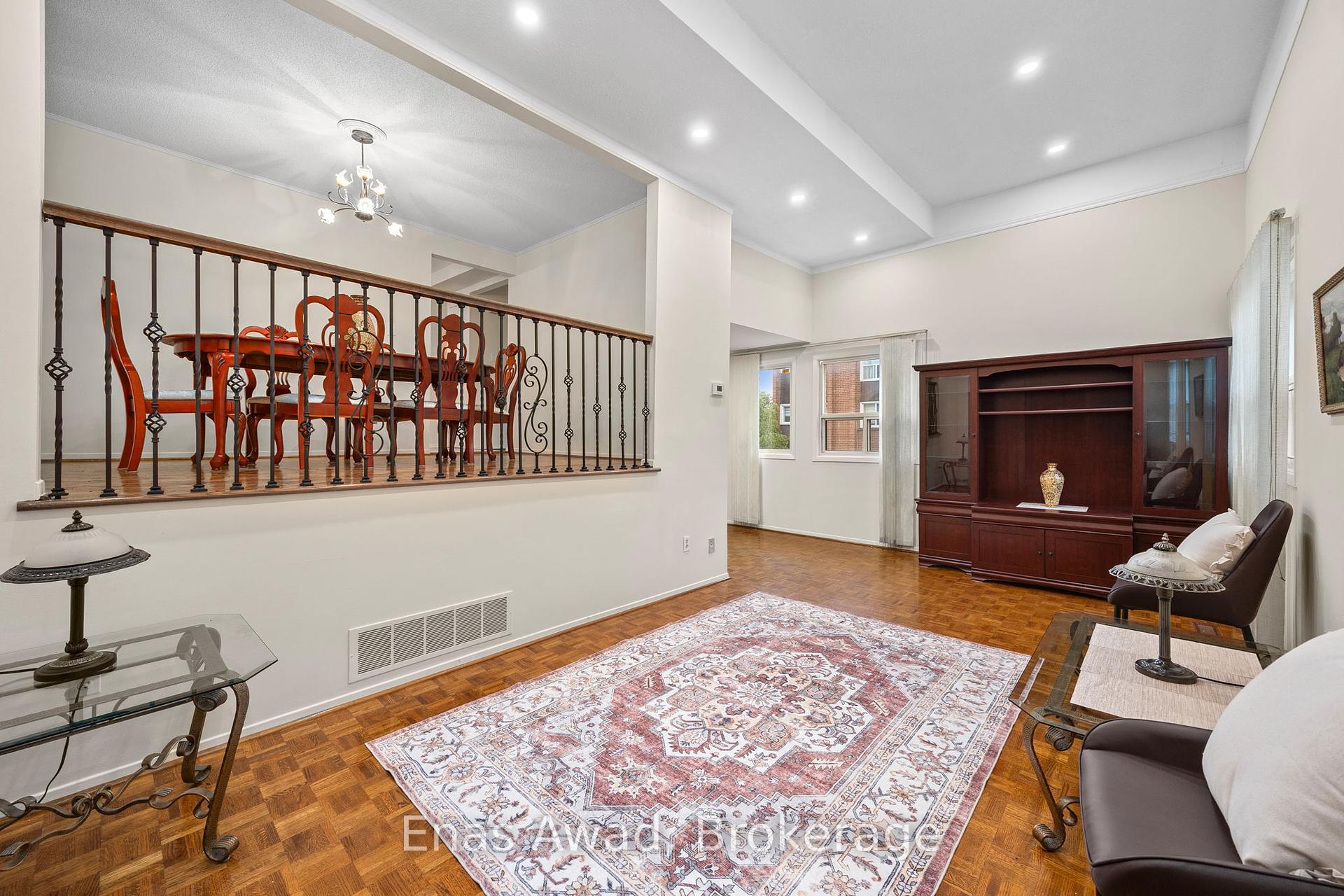 3 Bedrooms Condo at 74 Black Hawk, Toronto For sale