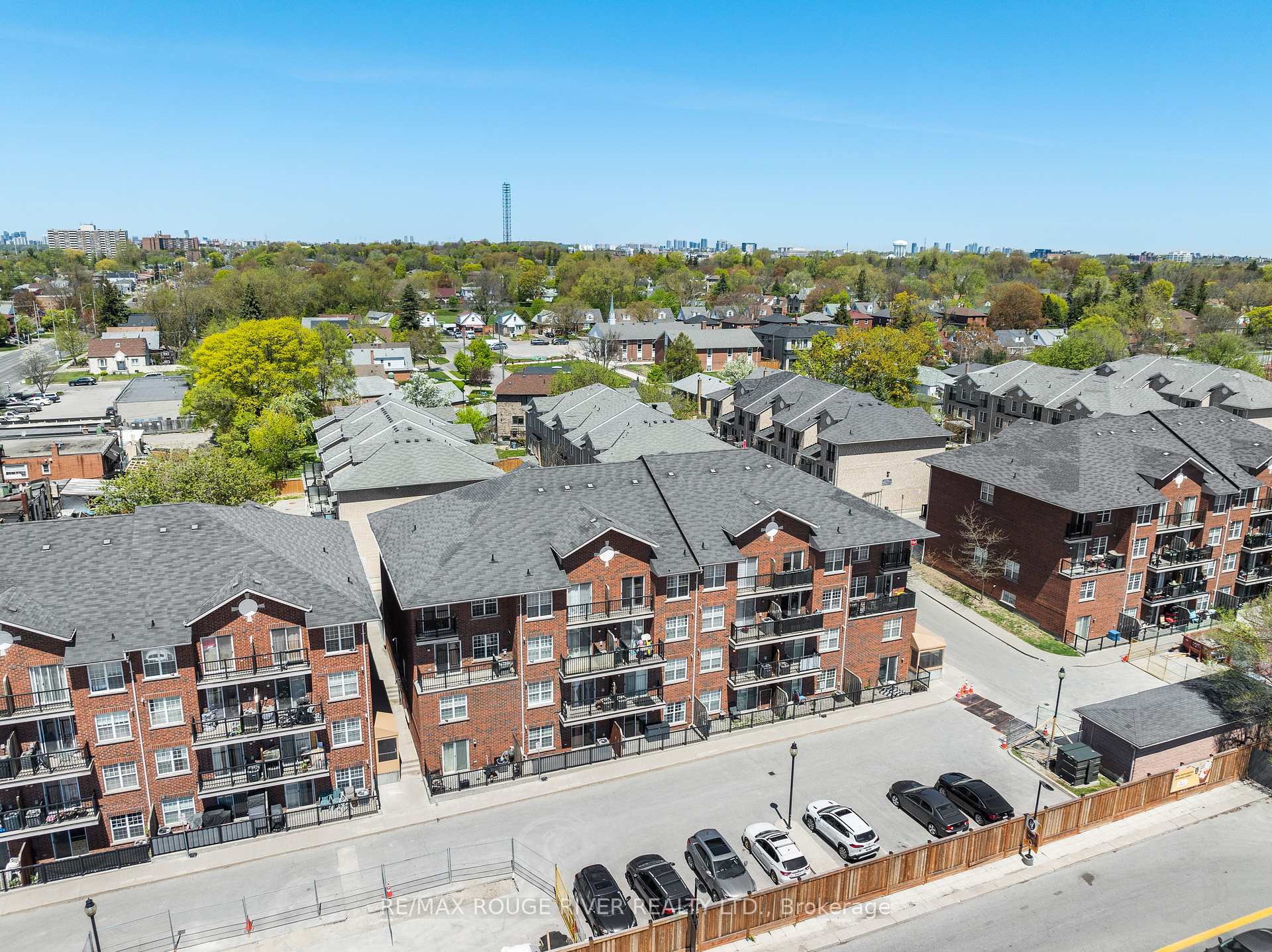 3 Bedrooms Condo at 25 Strangford, Toronto For sale