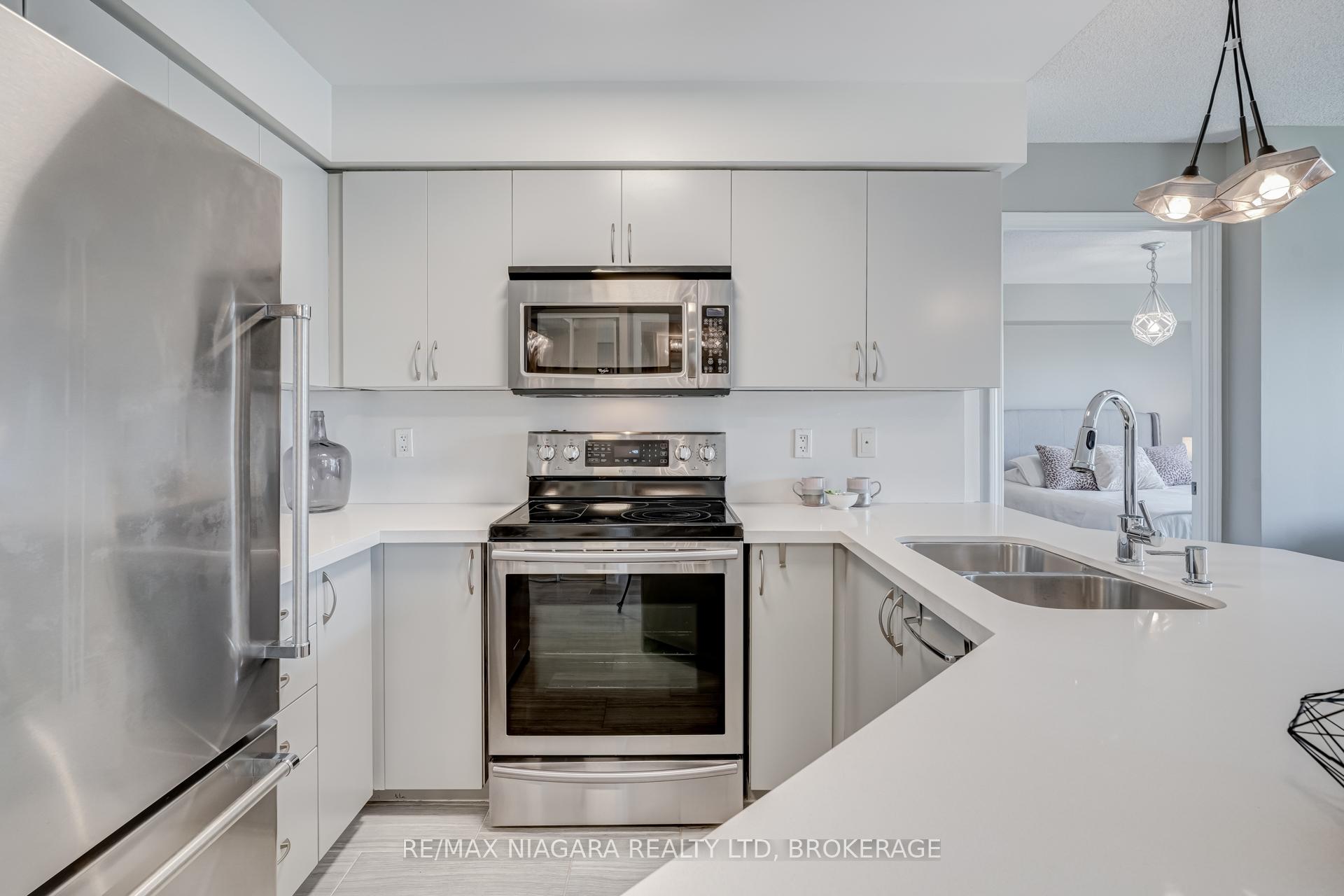 2 Bedrooms Condo at 872 Sheppard, Toronto For sale